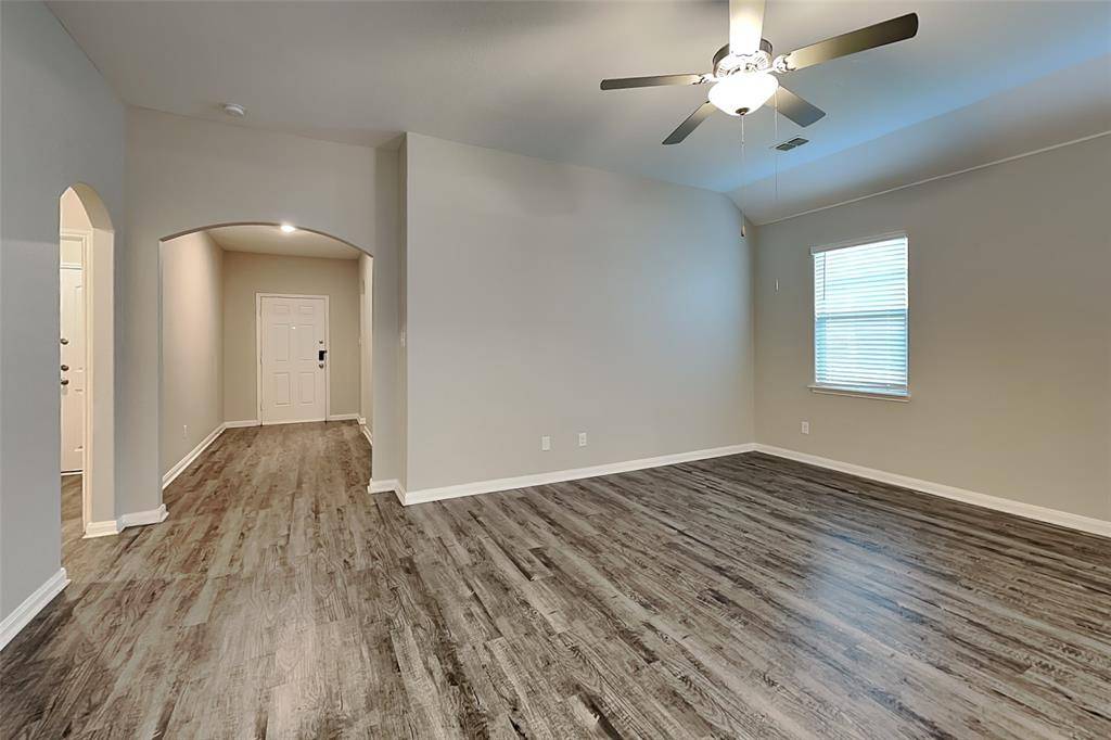 8304 Smokey Creek Pass, Fort Worth, TX 76179