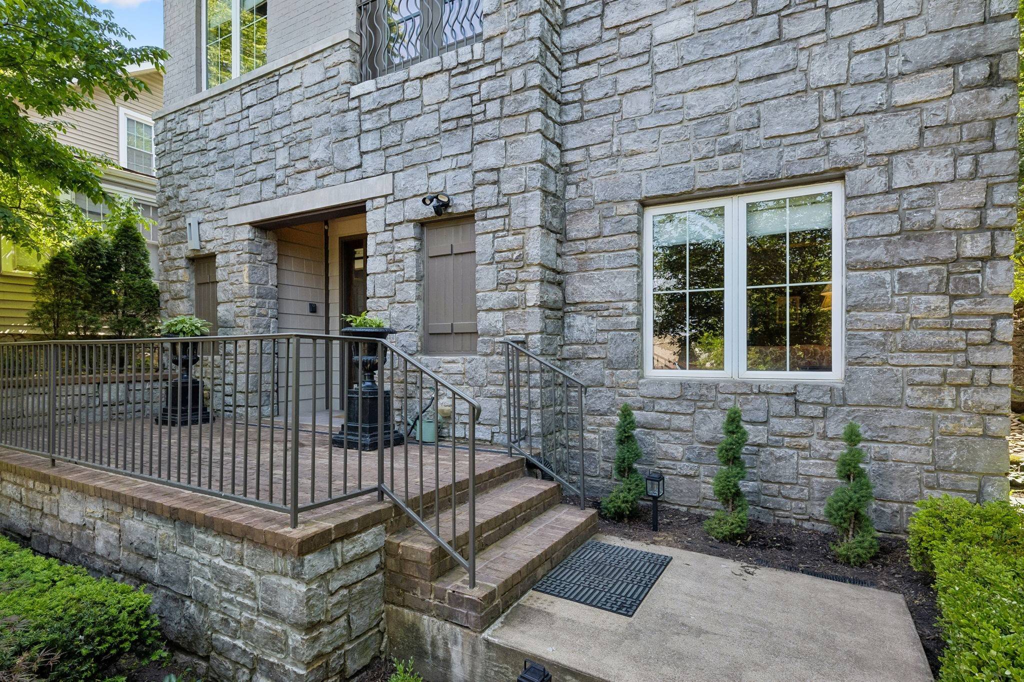 301 32nd Ave #S, Nashville, TN 37212