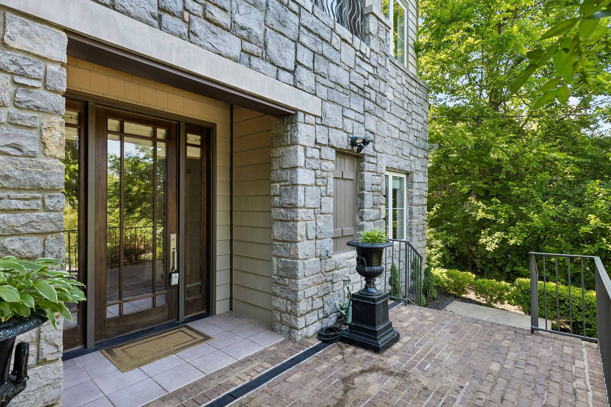 301 32nd Ave #S, Nashville, TN 37212