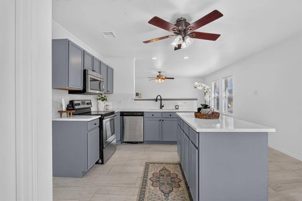 12933 Azure Heights Place, Rhome, TX 76078