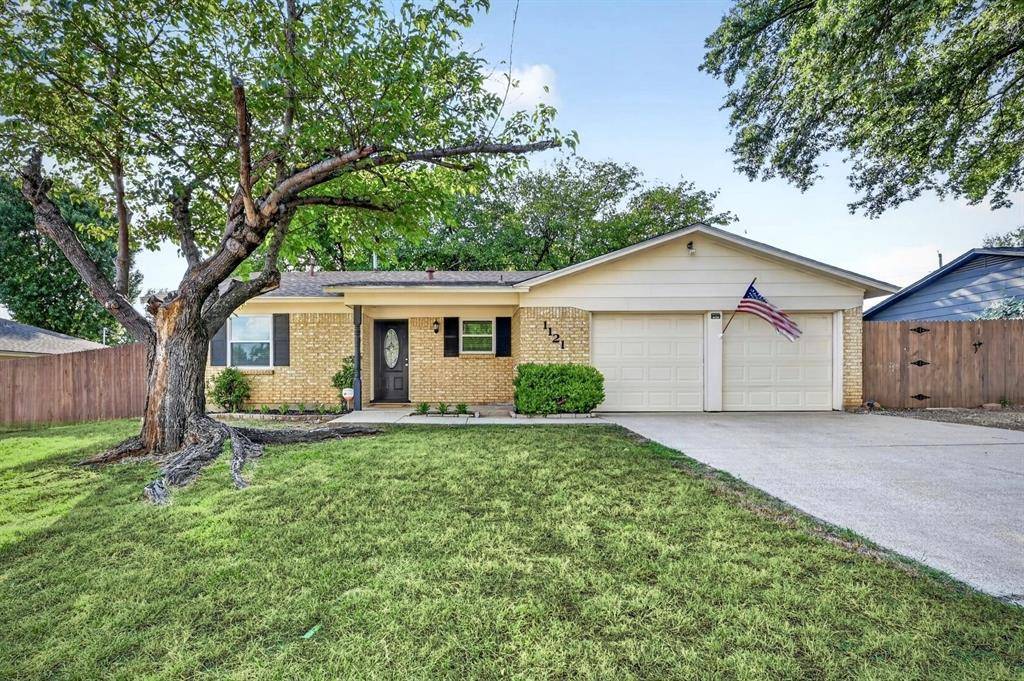 1121 Greendale Drive, Bedford, TX 76022