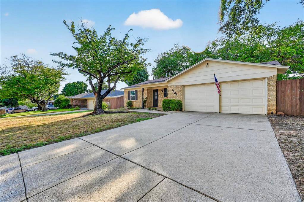 1121 Greendale Drive, Bedford, TX 76022