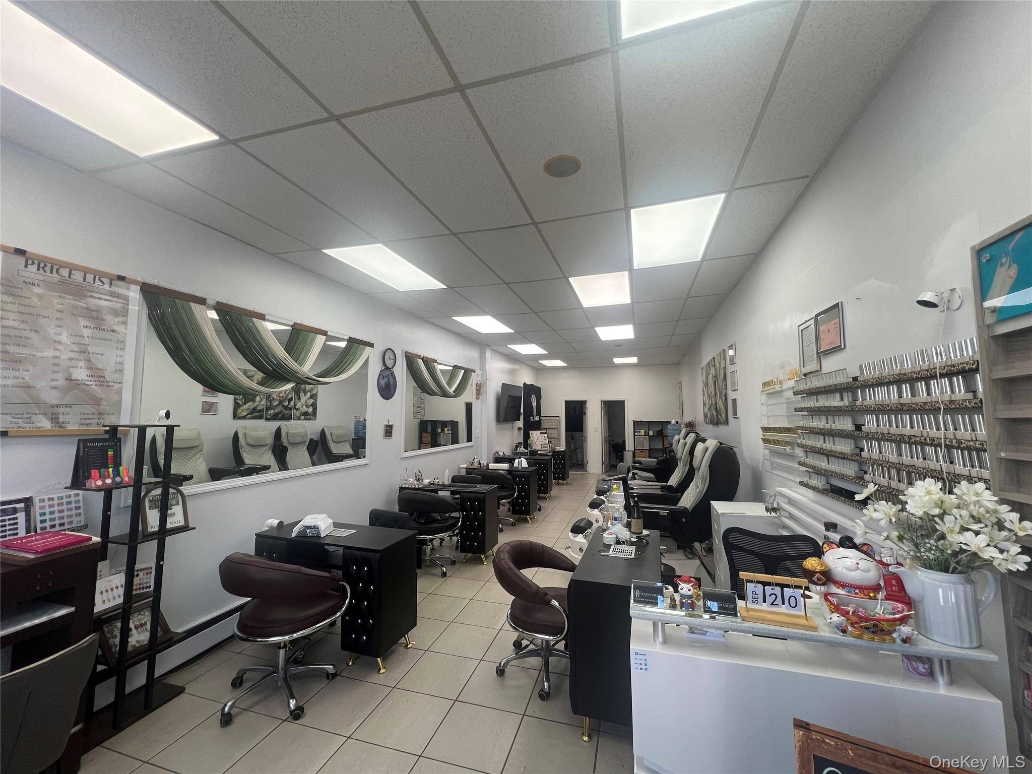 487-491 Willis AVE #489, Williston Park, NY 11596