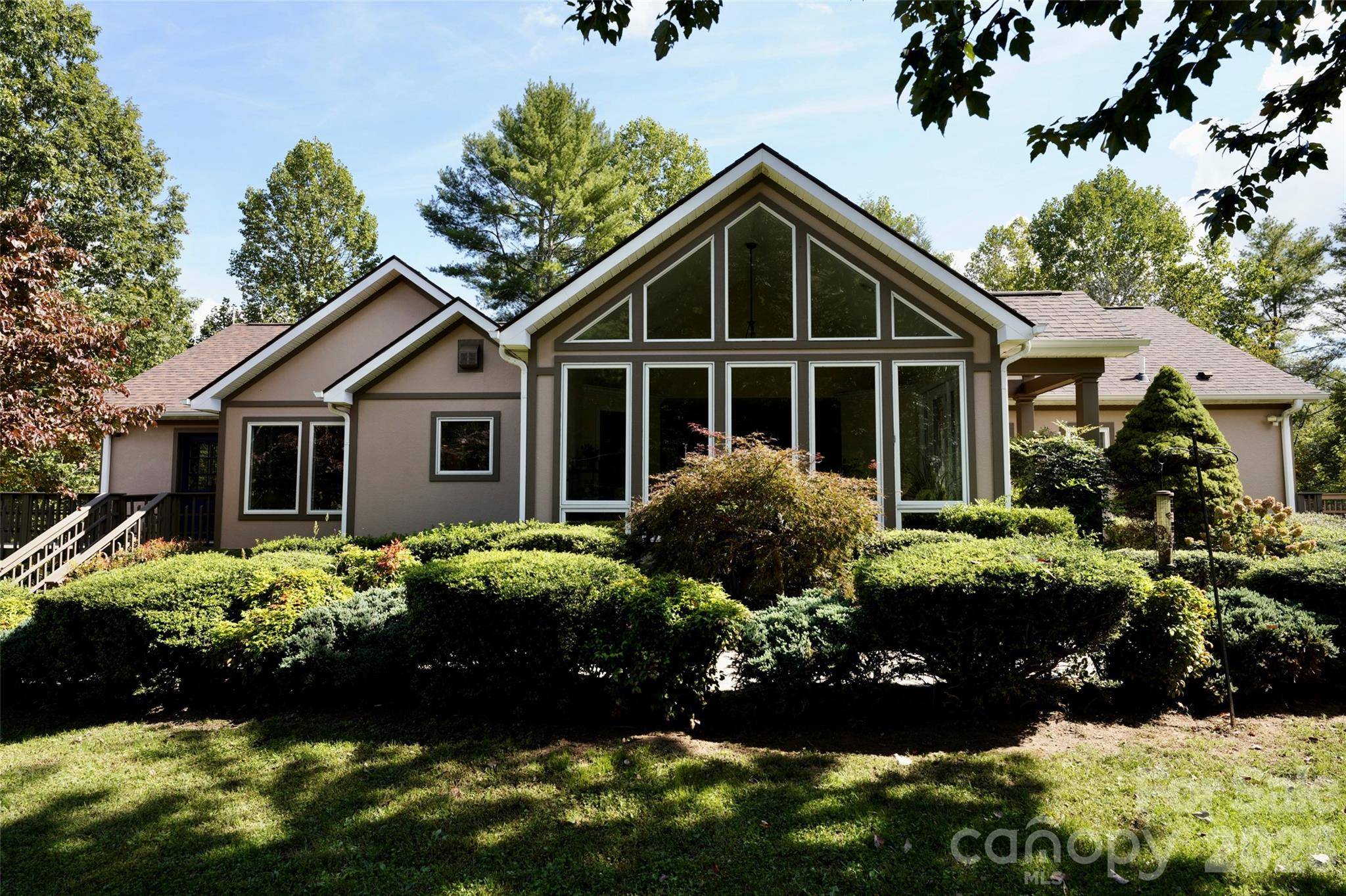 525 Silent Acres RD, Waynesville, NC 28785