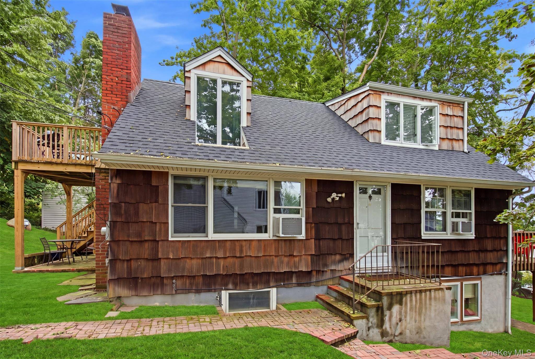 35 Ward AVE, Northport, NY 11768