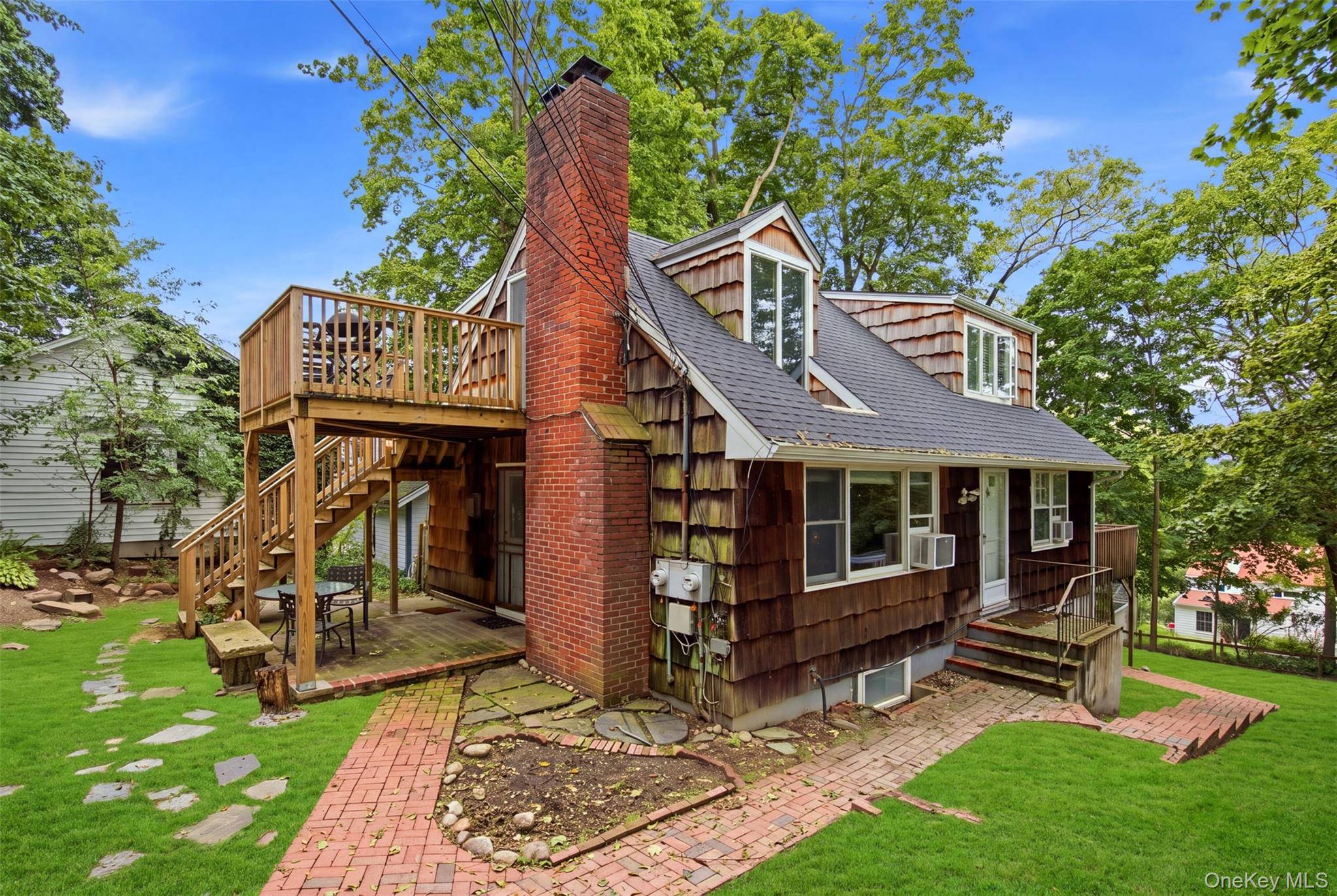 35 Ward AVE, Northport, NY 11768