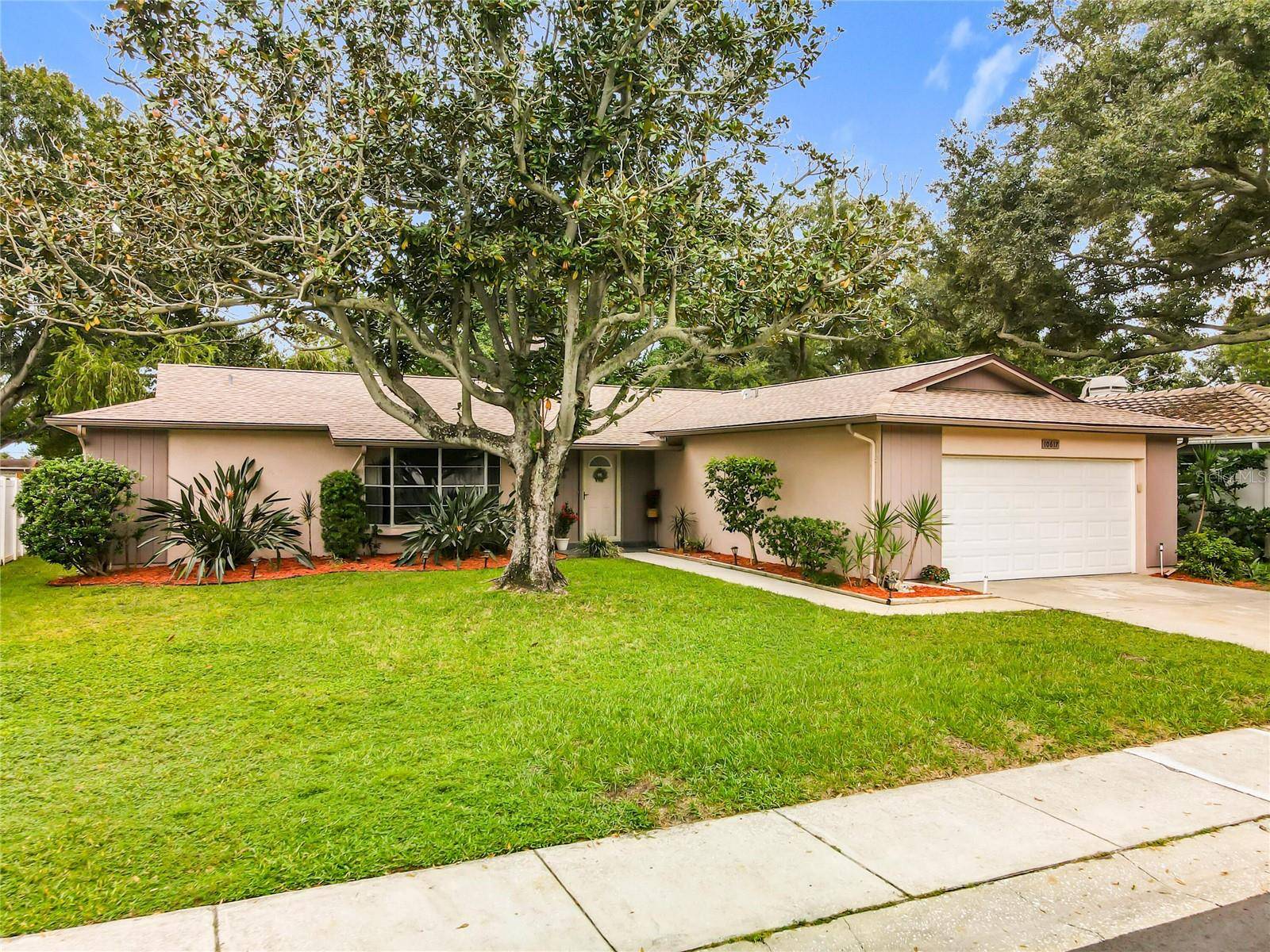 10617 SEMINOLE FOREST ST E, Seminole, FL 33778
