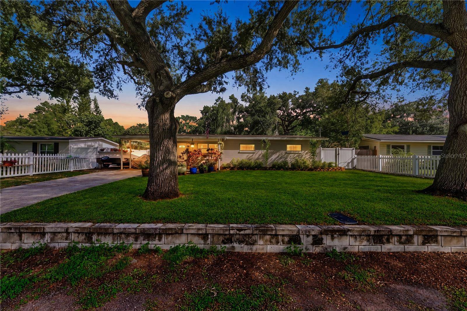 1104 E LAMBRIGHT ST, Tampa, FL 33604