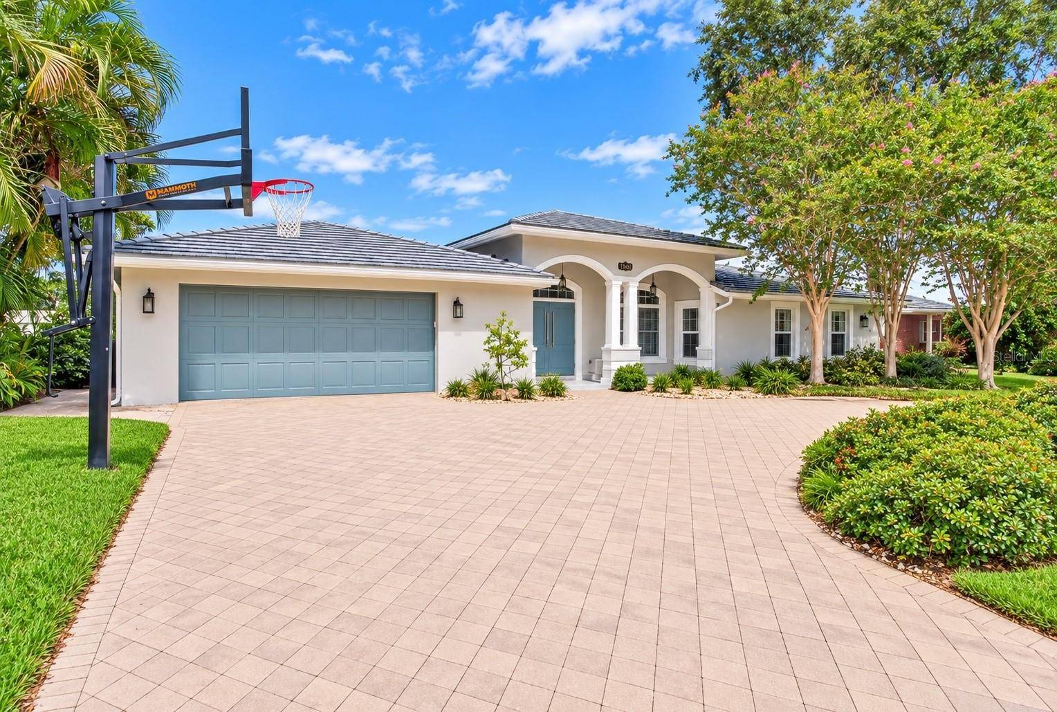 2023 IOWA AVE NE, St Petersburg, FL 33703