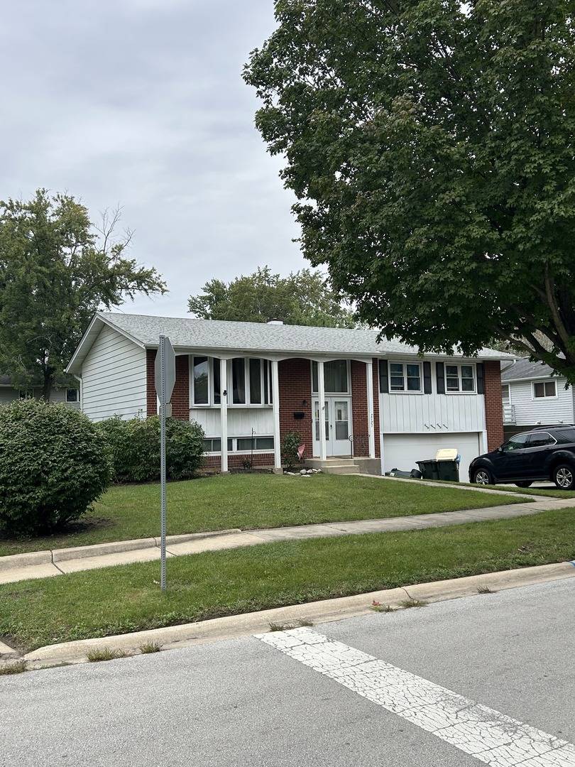 2727 Mitchell DR, Woodridge, IL 60517