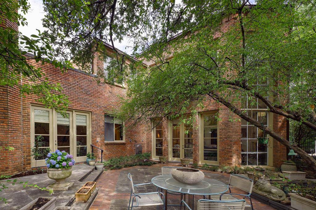 7724 Glen Albens Circle, Dallas, TX 75225
