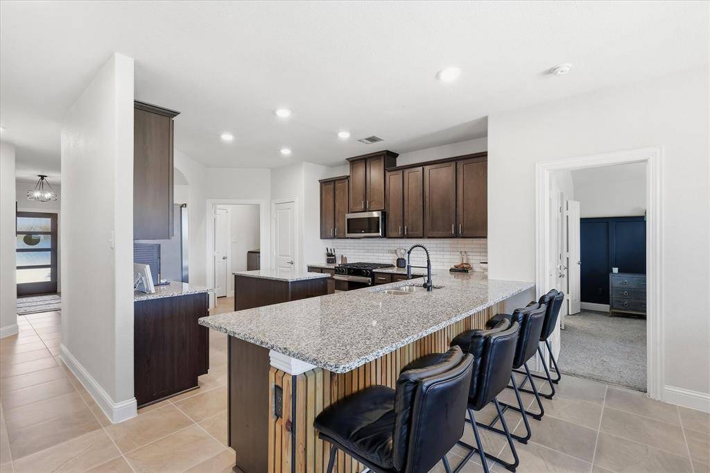 2804 Ainsworth Road, Aubrey, TX 76227