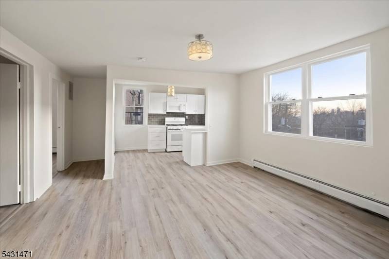 201 16Th St, Union City, NJ 07087