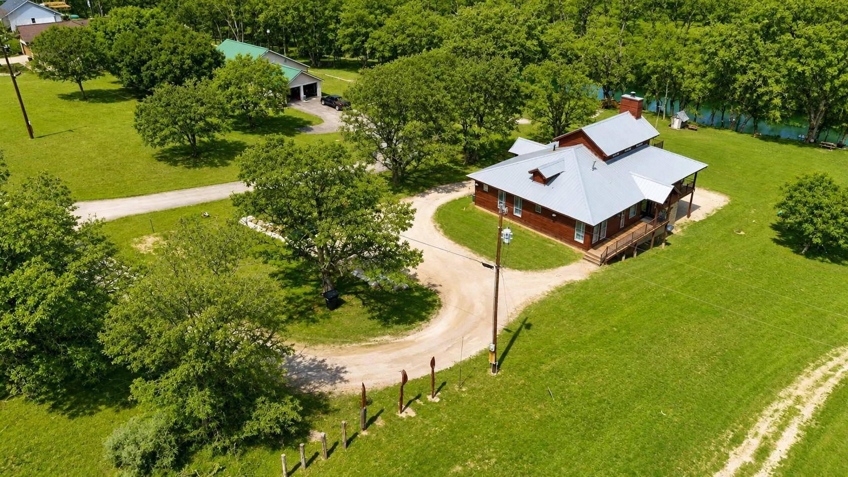 398 Redbird LN, Kingsbury, TX 78638