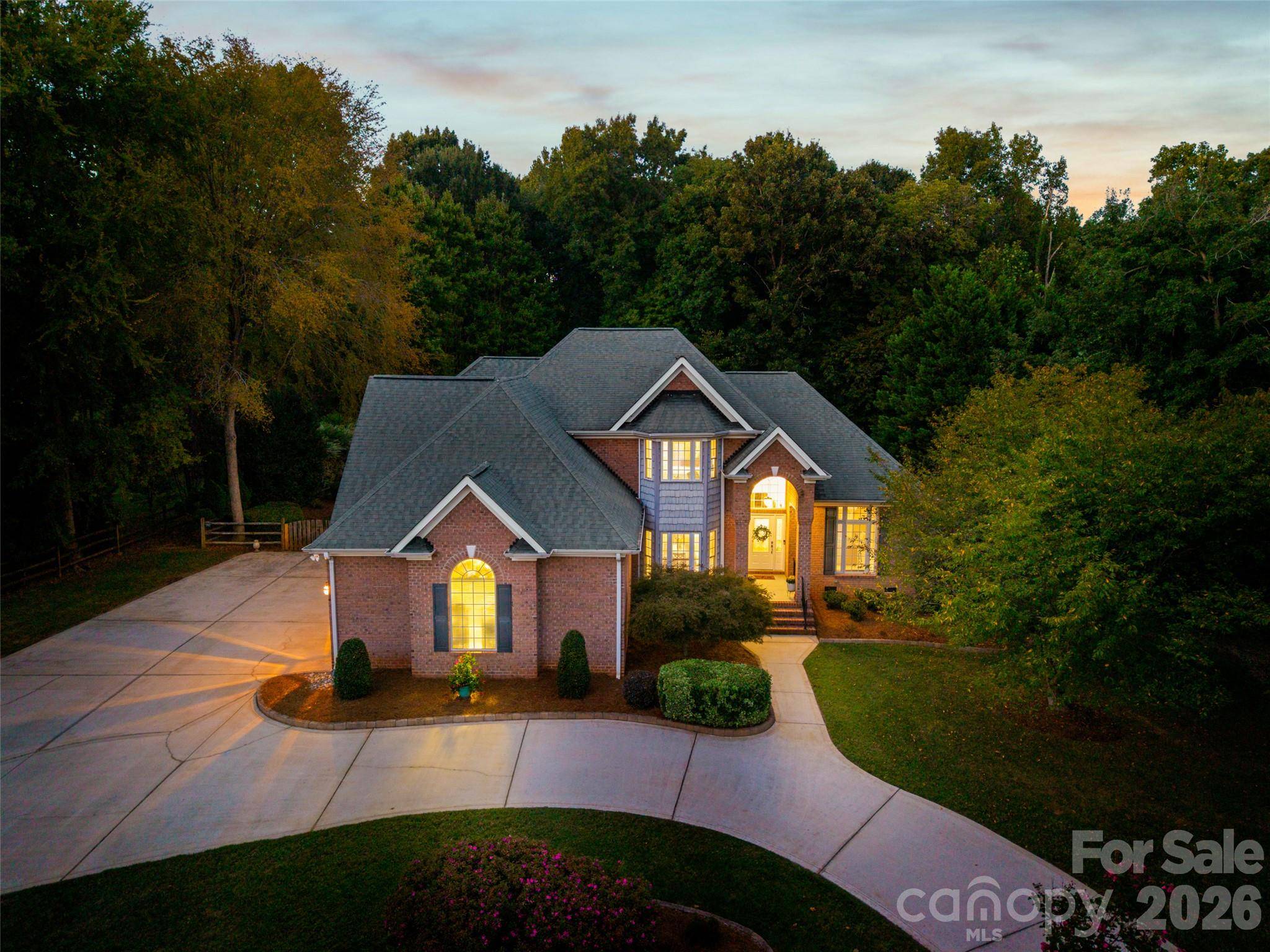131 Summerfield CT, Lake Wylie, SC 29710