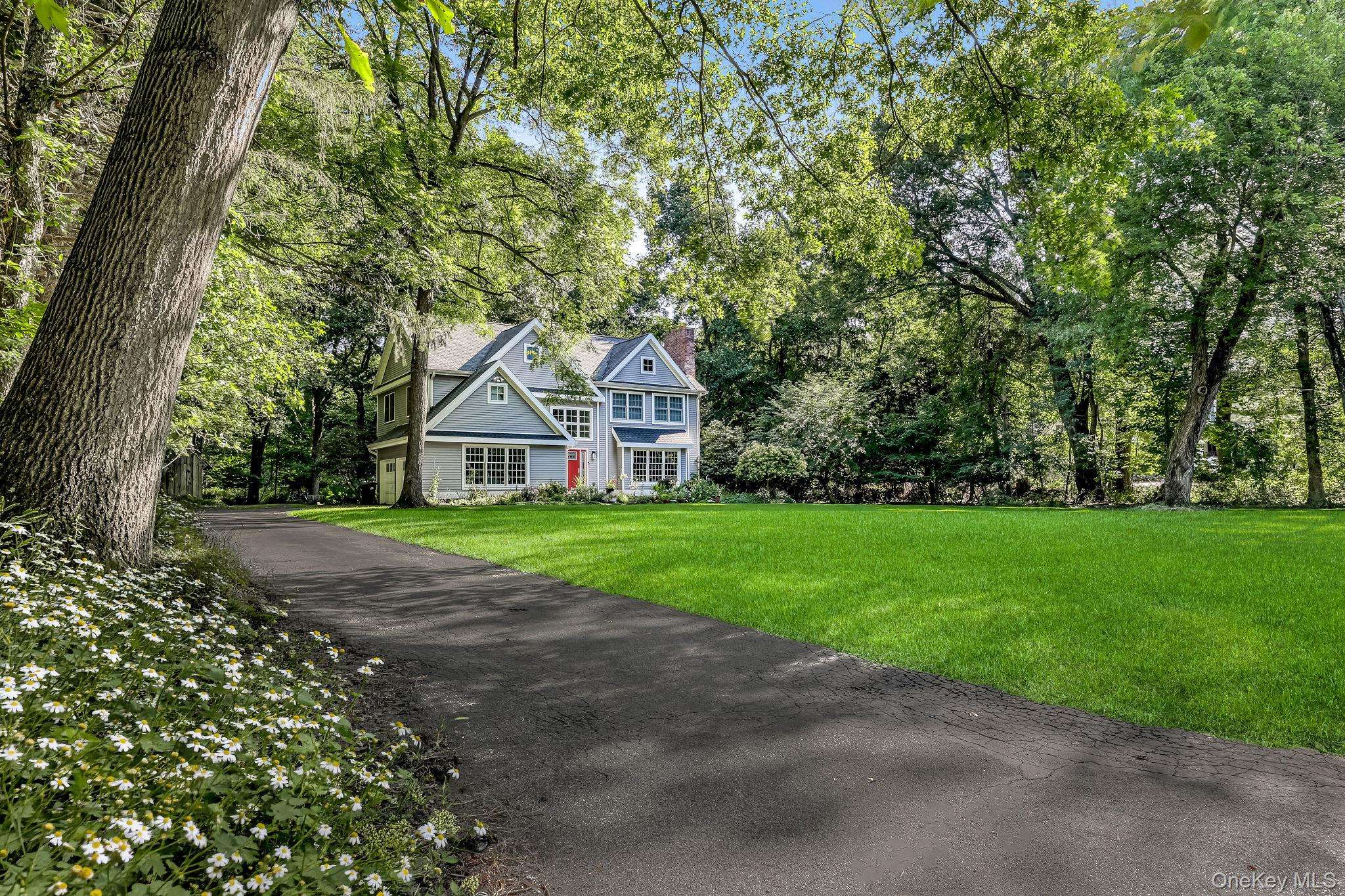 32 Bayard LN, Suffern, NY 10901