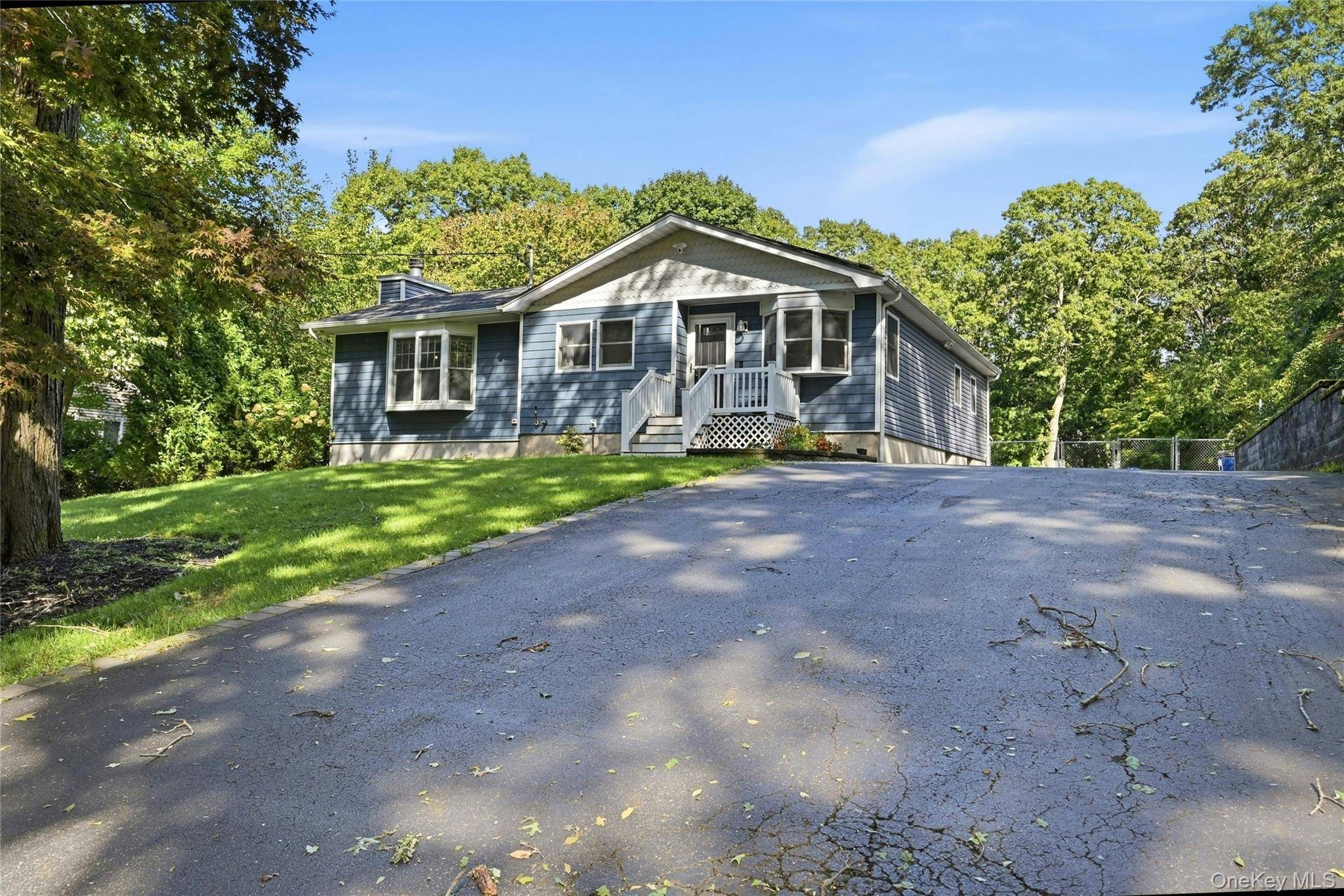 82 Oakwood DR, Wading River, NY 11792
