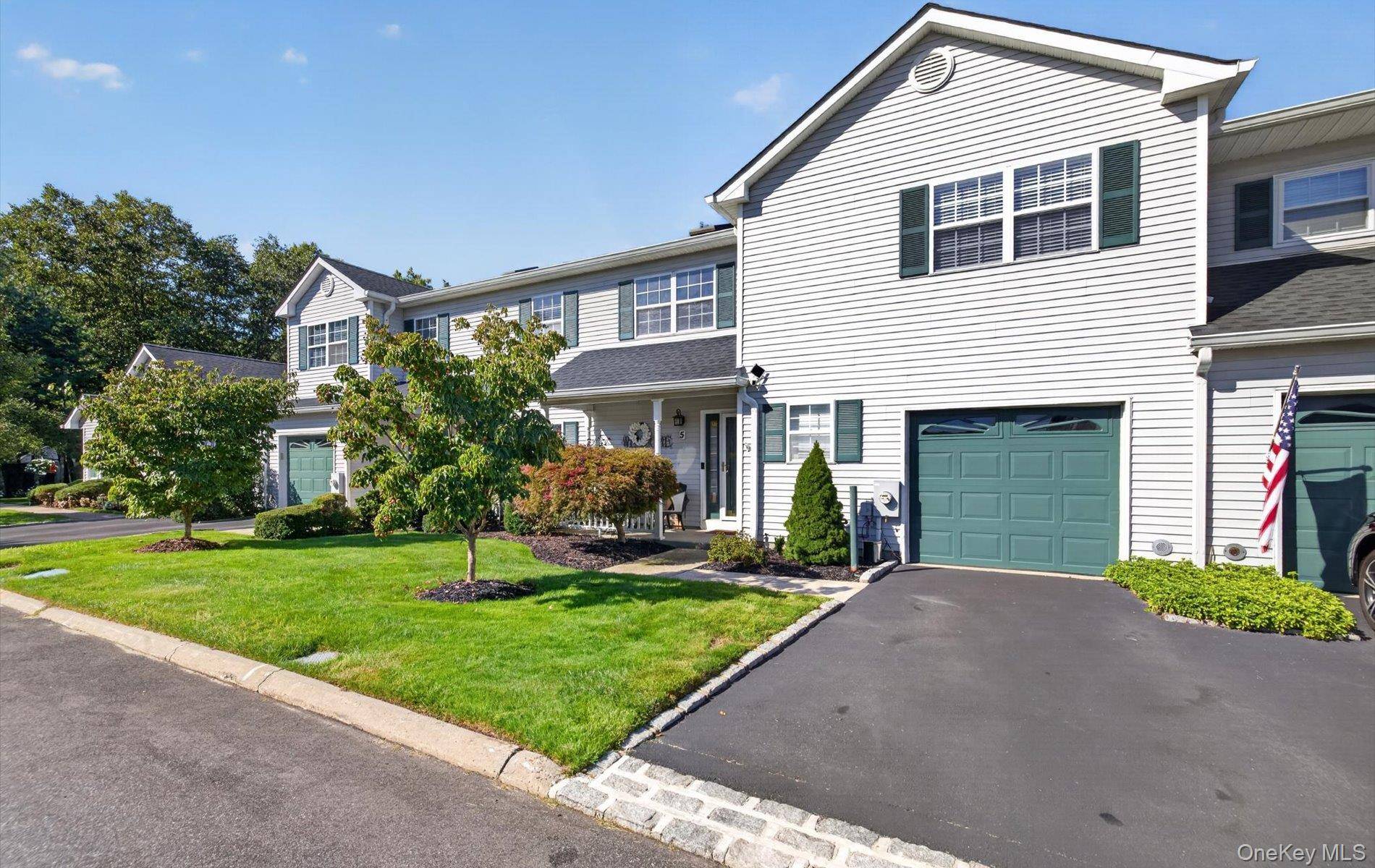 5 Monitor RD, Smithtown, NY 11787