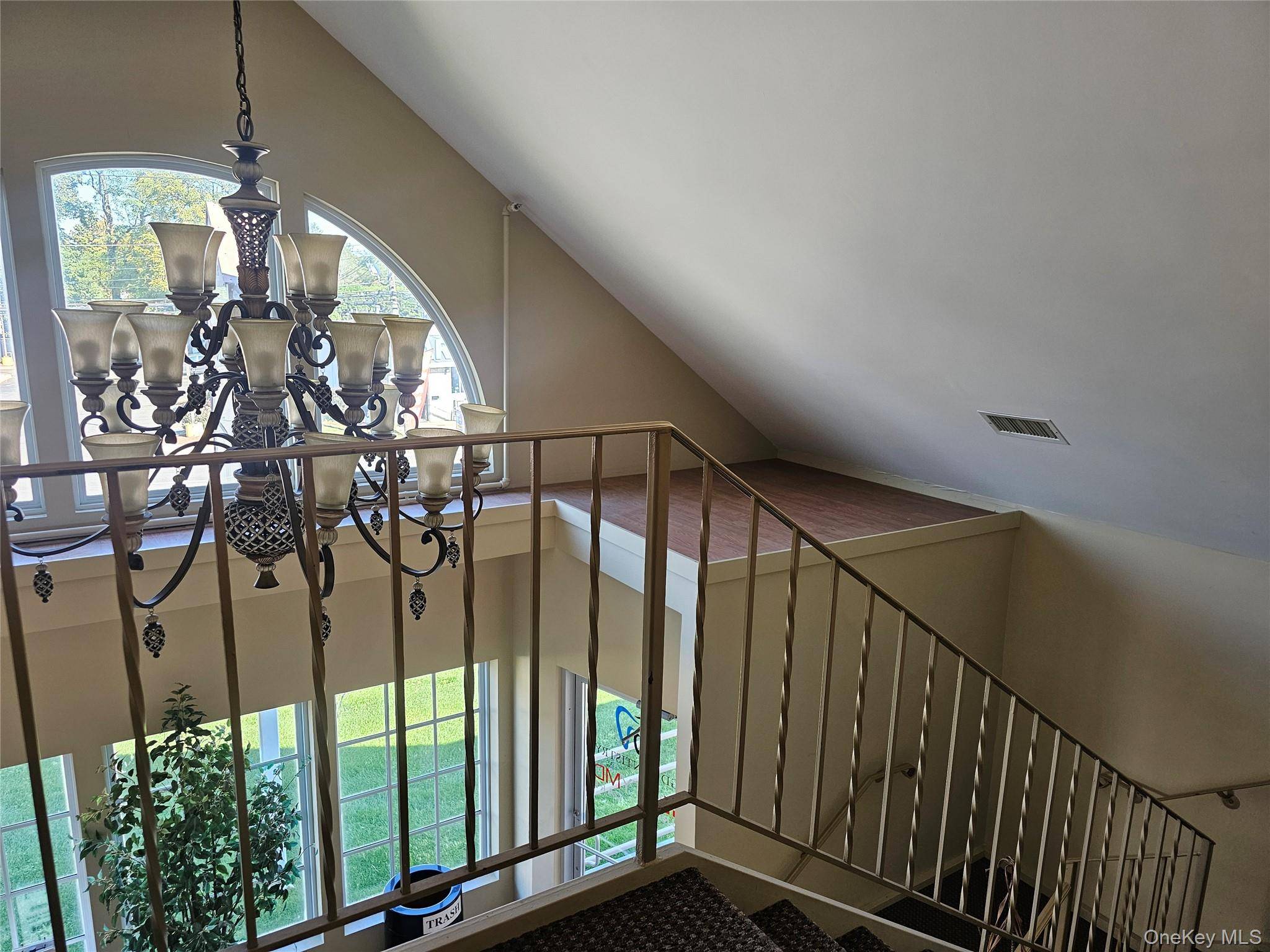 234 W Jericho TPKE, Huntington, NY 11746