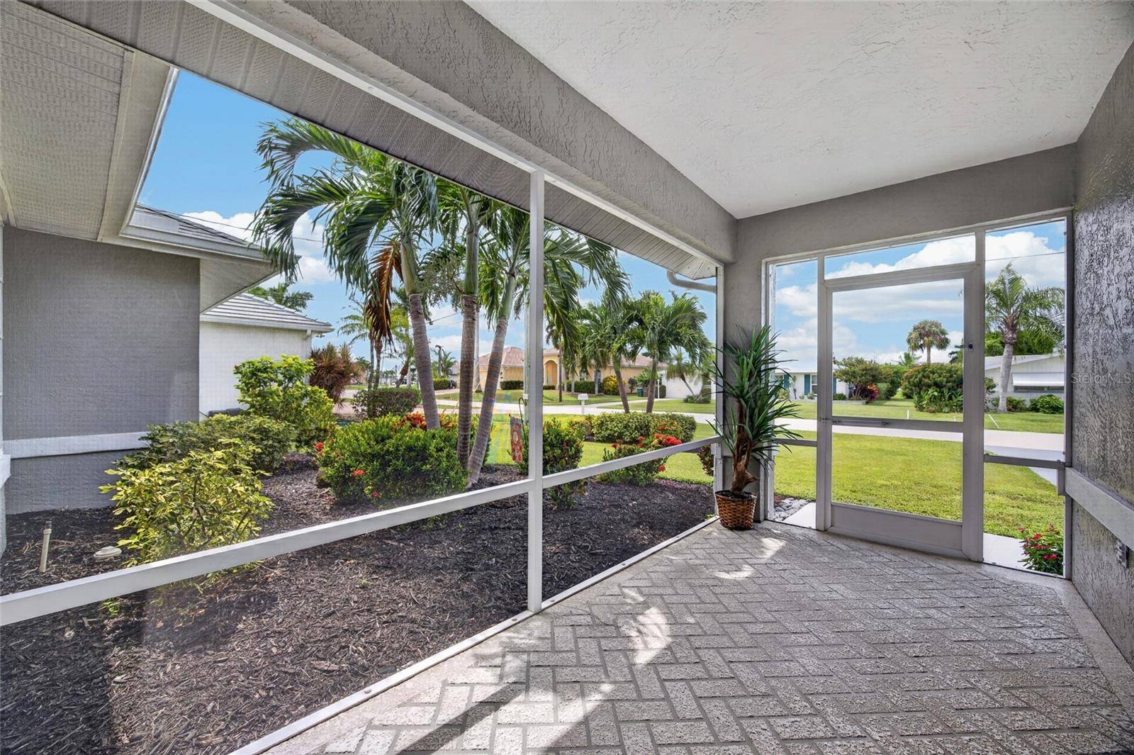 4933 SEVILLE CT, Cape Coral, FL 33904