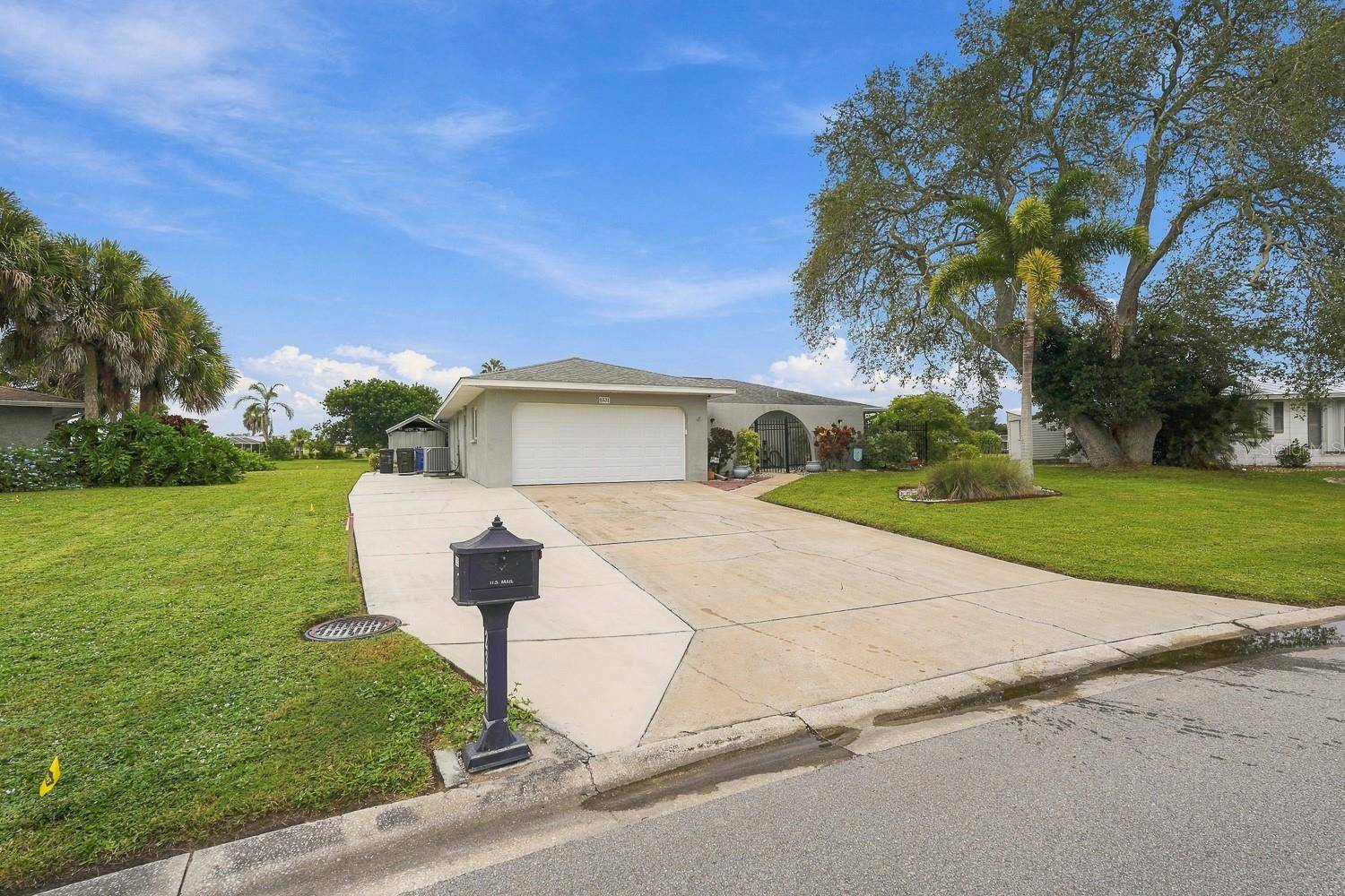 2331 SANDLEWOOD DR, Venice, FL 34293