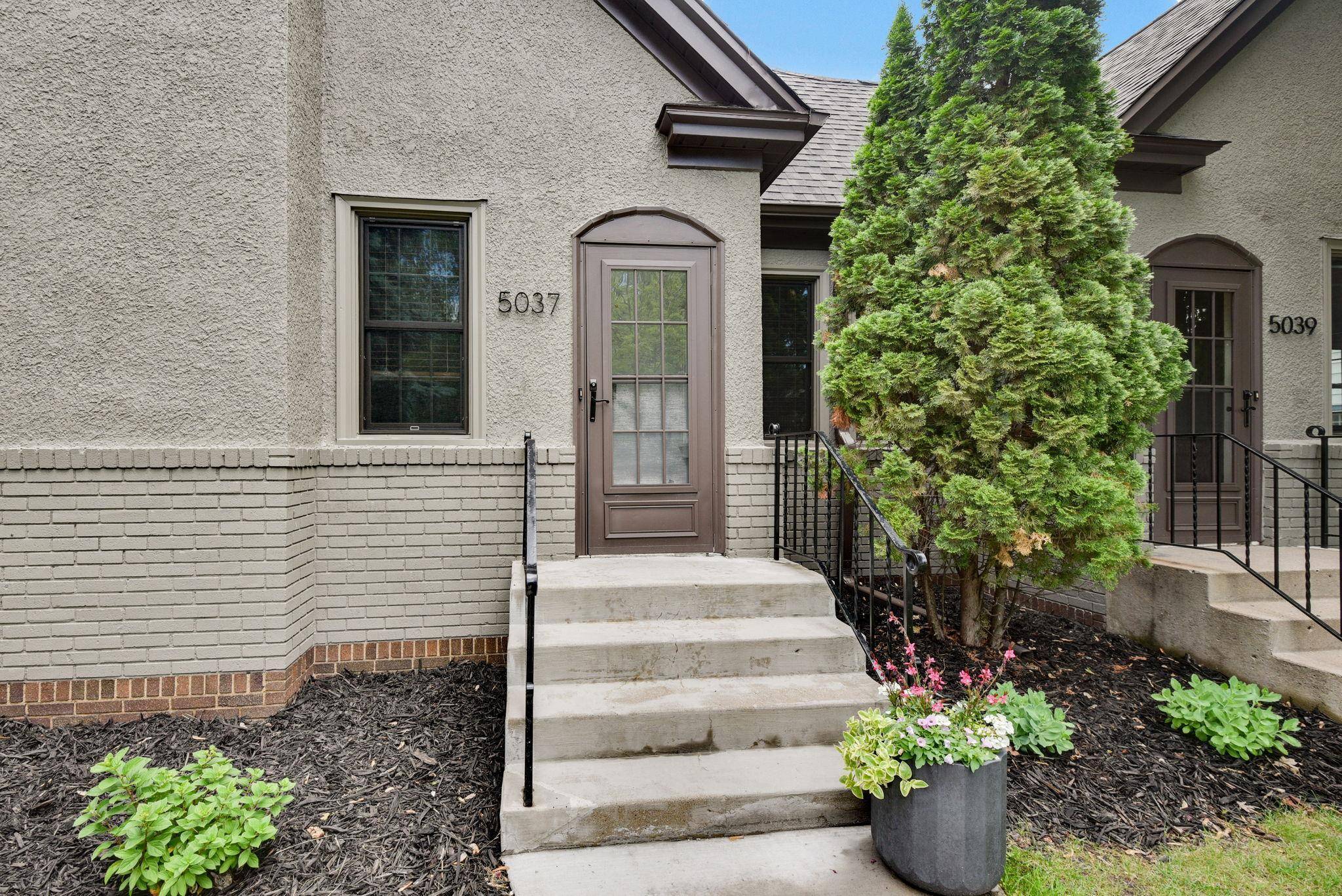 5037/5039 Abbott AVE S, Minneapolis, MN 55410