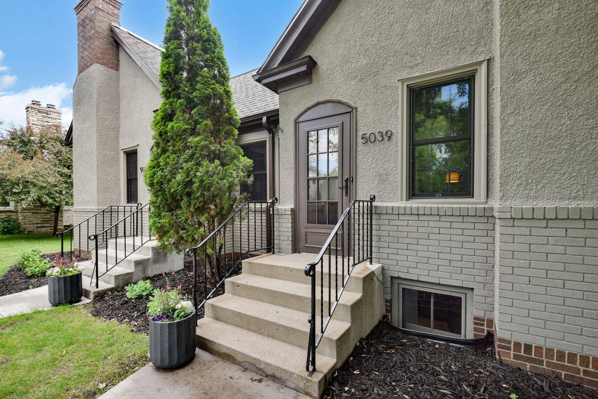 5037/5039 Abbott AVE S, Minneapolis, MN 55410