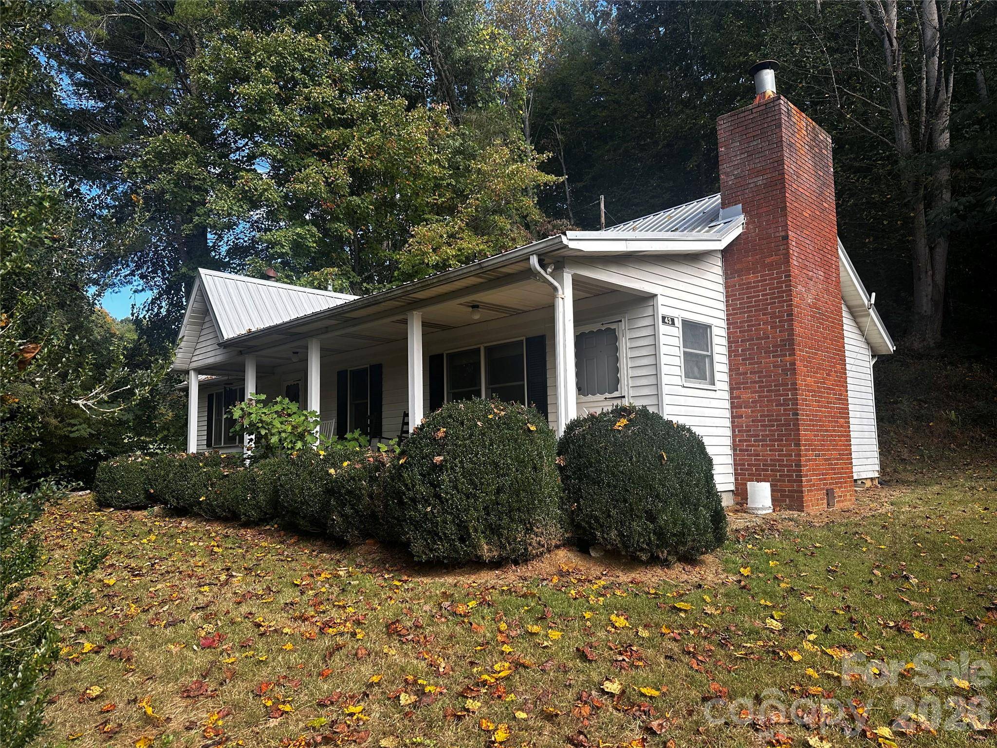 43 Kellogg Farm RD, Green Mountain, NC 28740