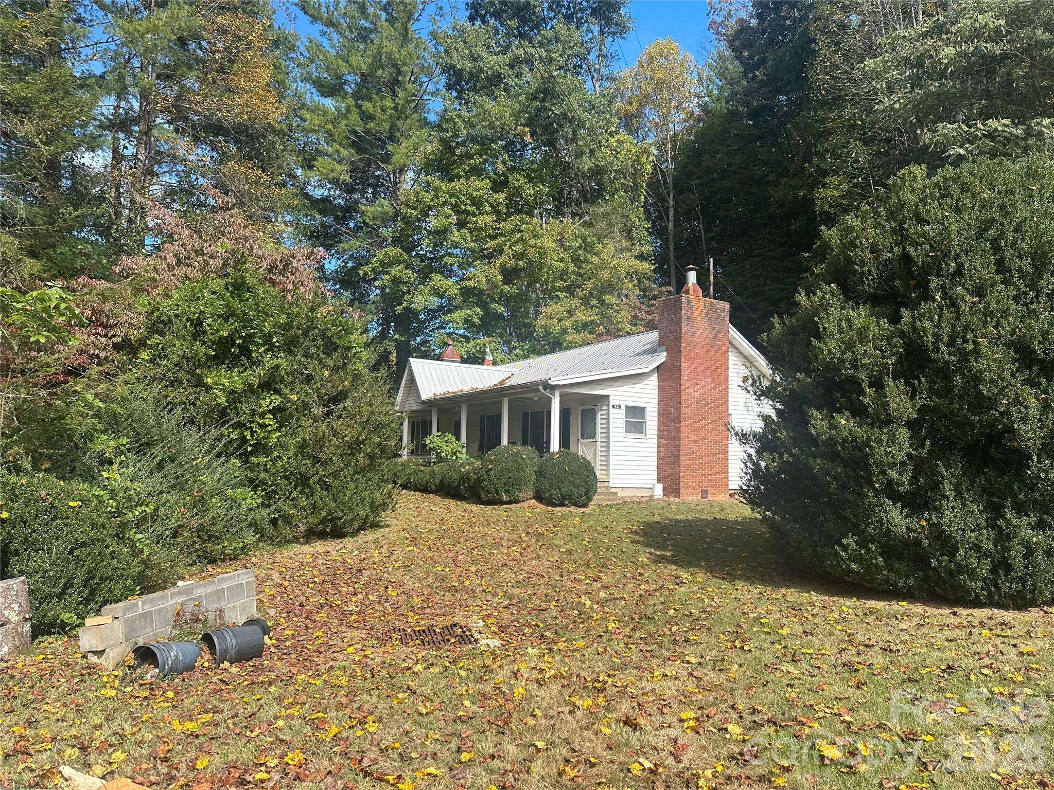 43 Kellogg Farm RD, Green Mountain, NC 28740