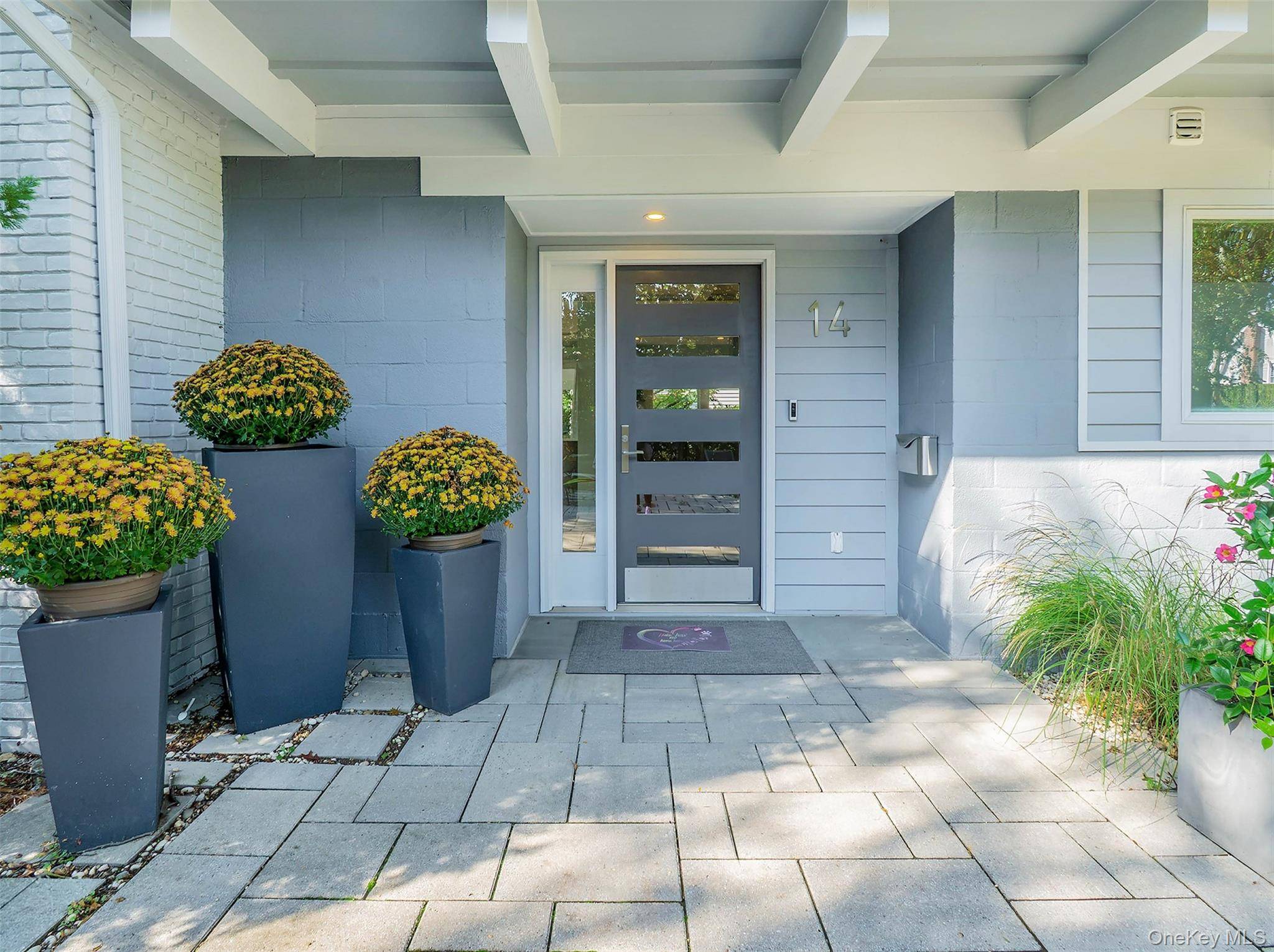 14 Highland PL, Sea Cliff, NY 11579