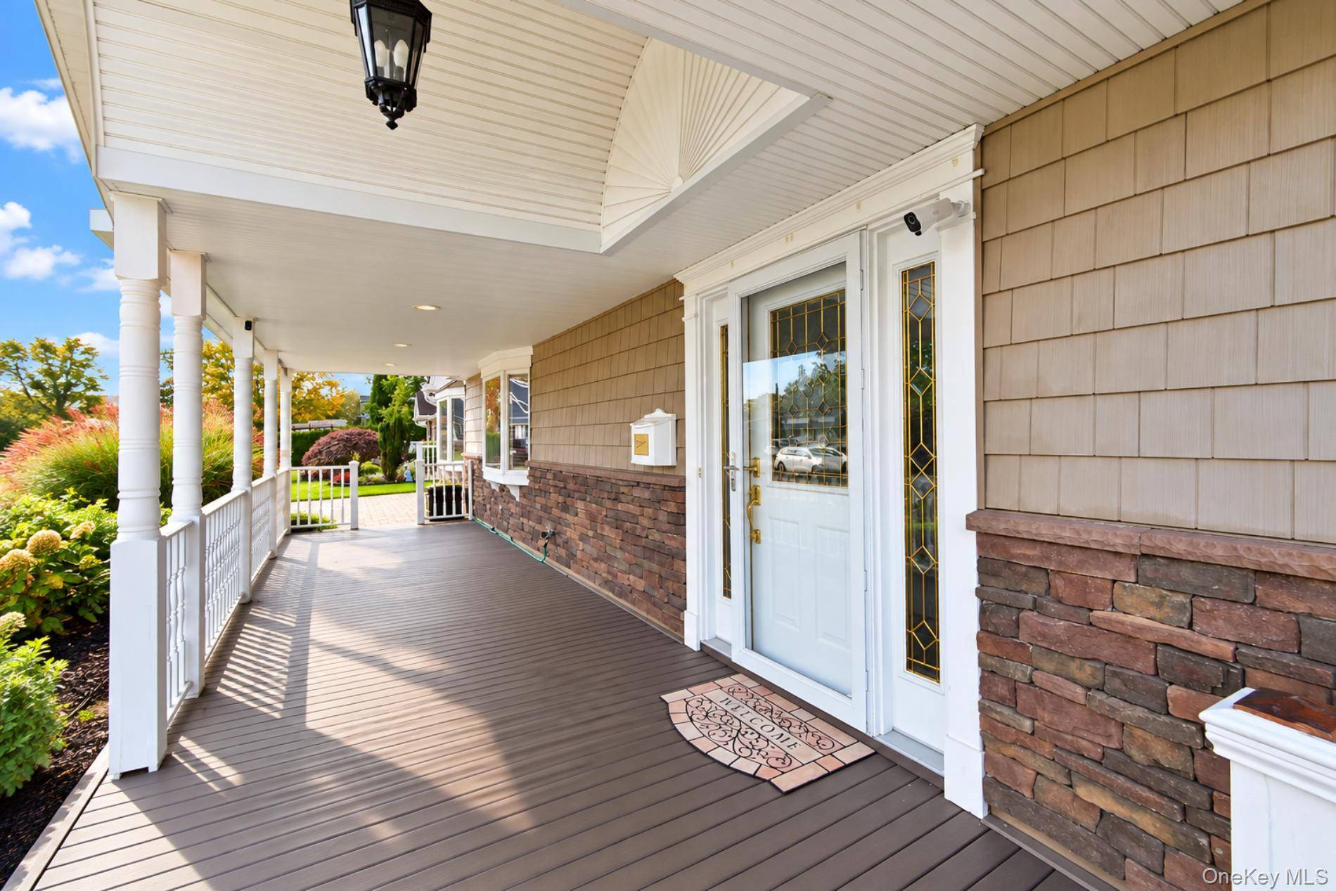 26 Ballad LN, Hicksville, NY 11801