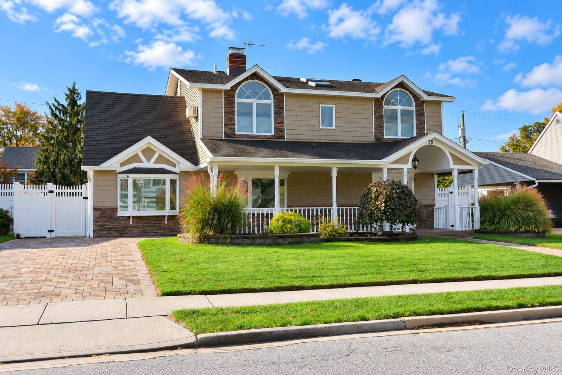 26 Ballad LN, Hicksville, NY 11801
