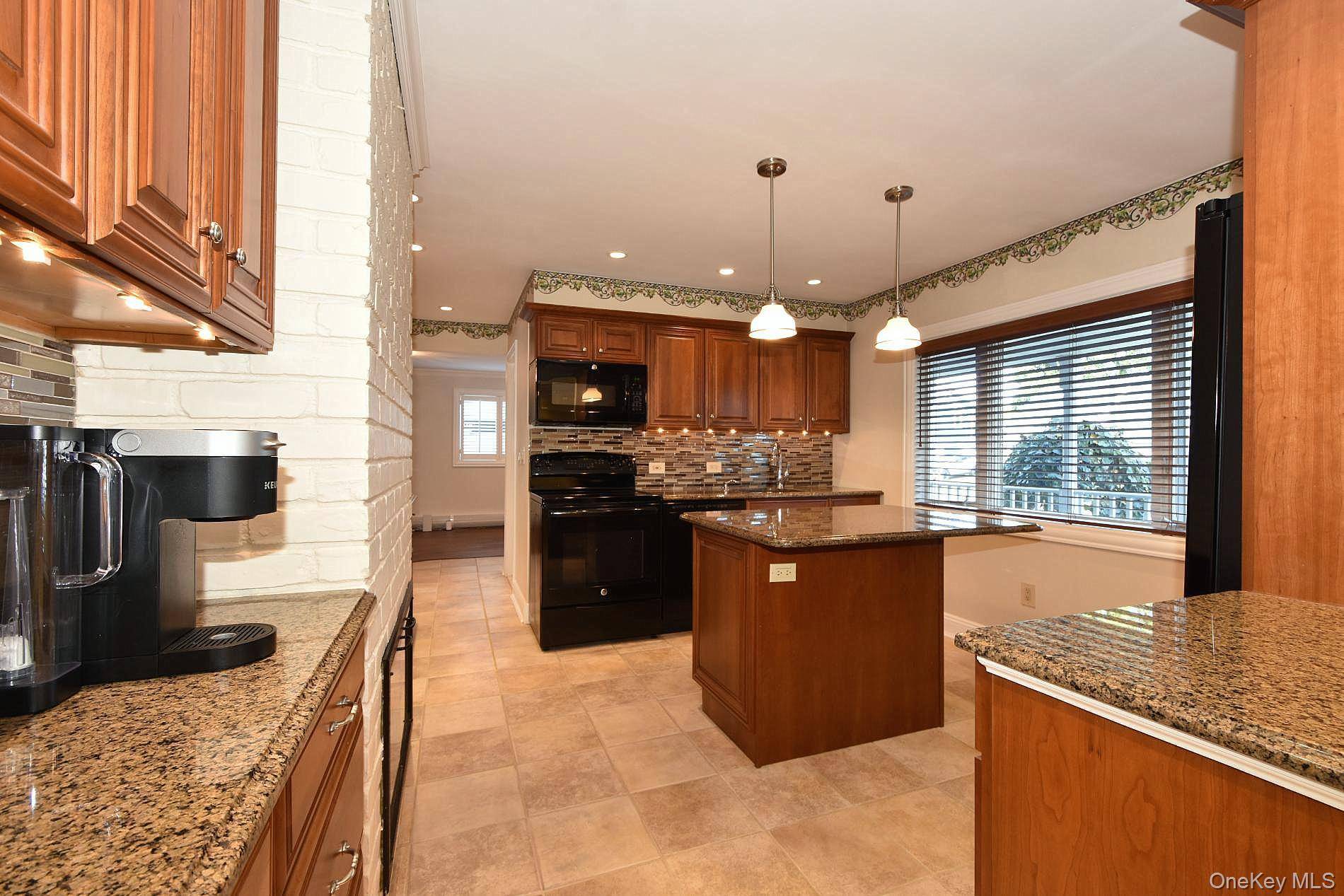 26 Ballad LN, Hicksville, NY 11801