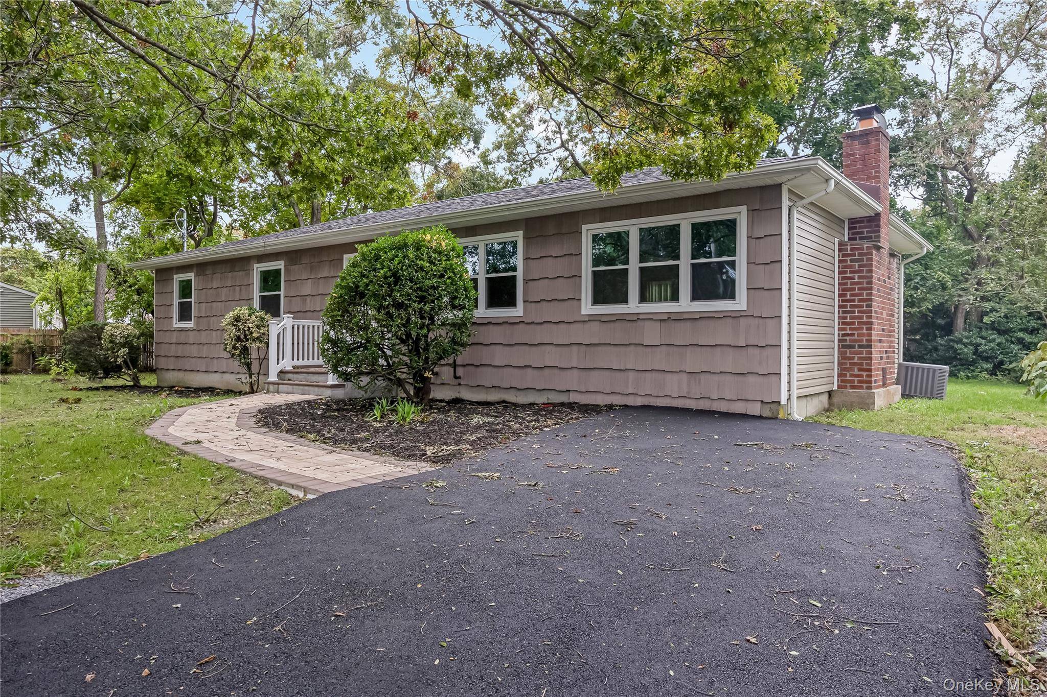 1182 E 3rd AVE, Bay Shore, NY 11706