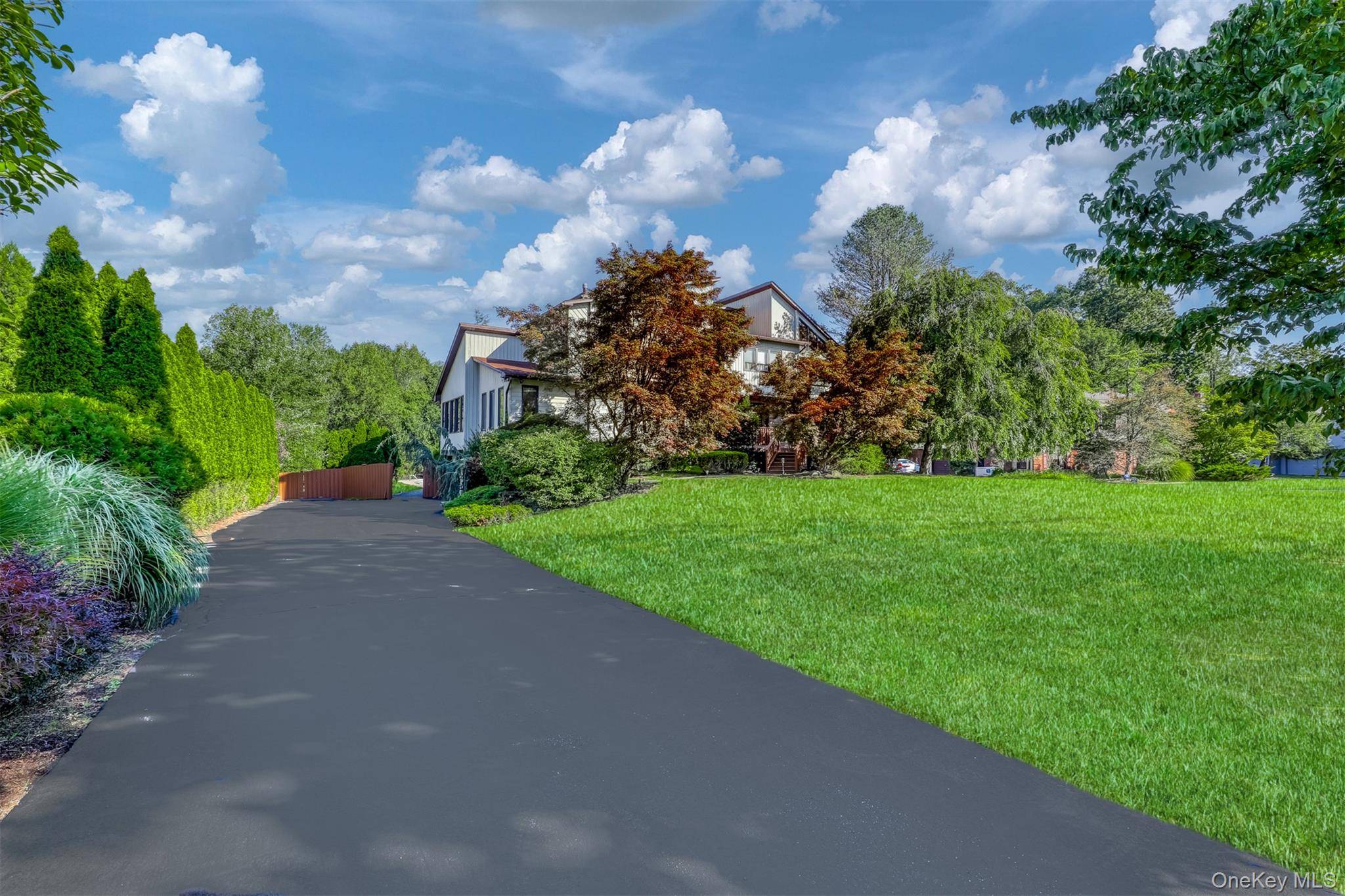26 Snowdrop DR, New City, NY 10956