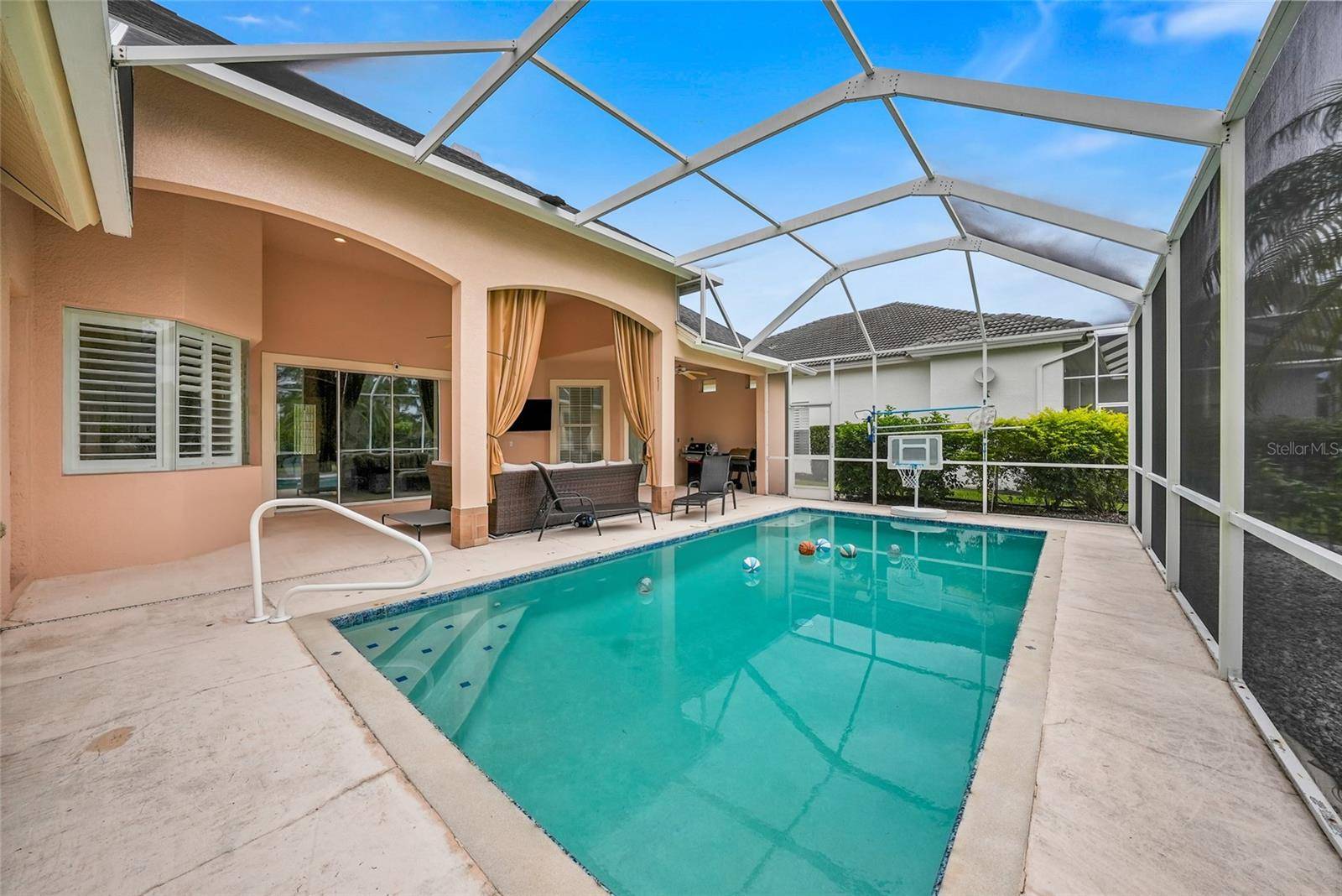 18823 WIMBLEDON CIR, Lutz, FL 33558