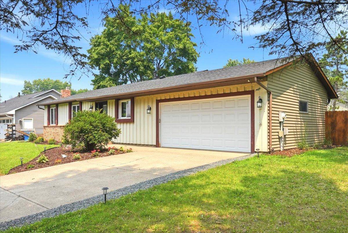 2602 Hawthorne LN, Stillwater, MN 55082