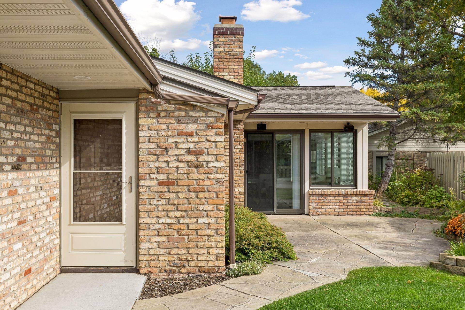 1860 Juneau LN N, Plymouth, MN 55447