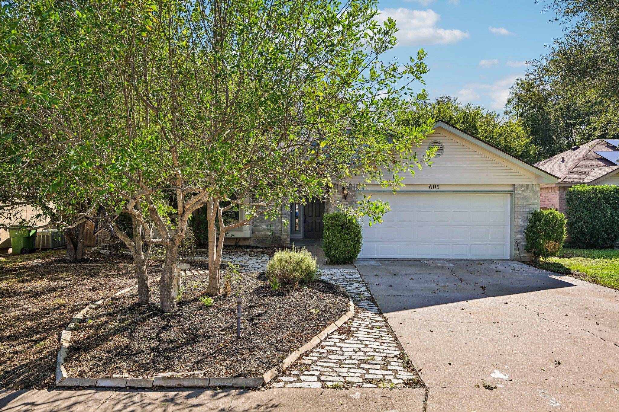 605 Hawthorne LN, Round Rock, TX 78664