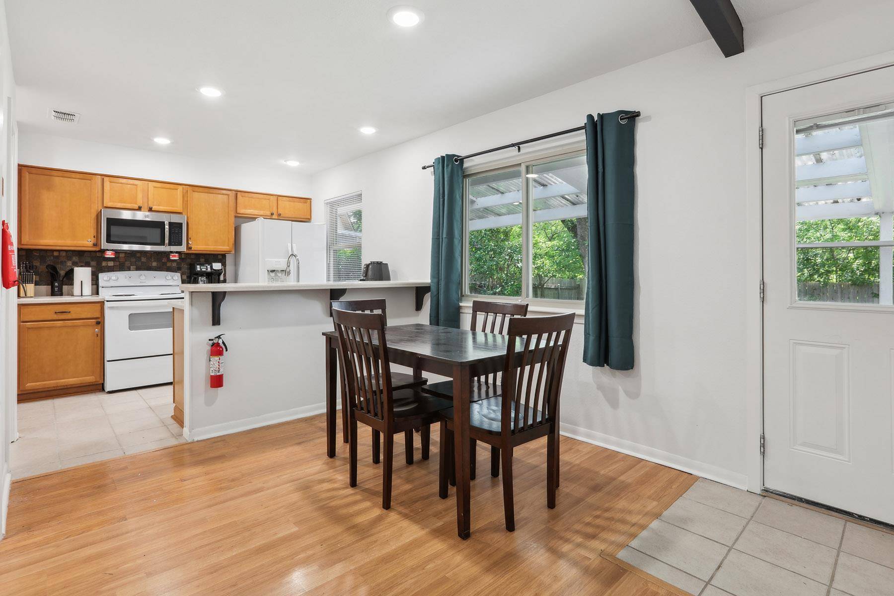 8911 Pointer LN, Austin, TX 78758