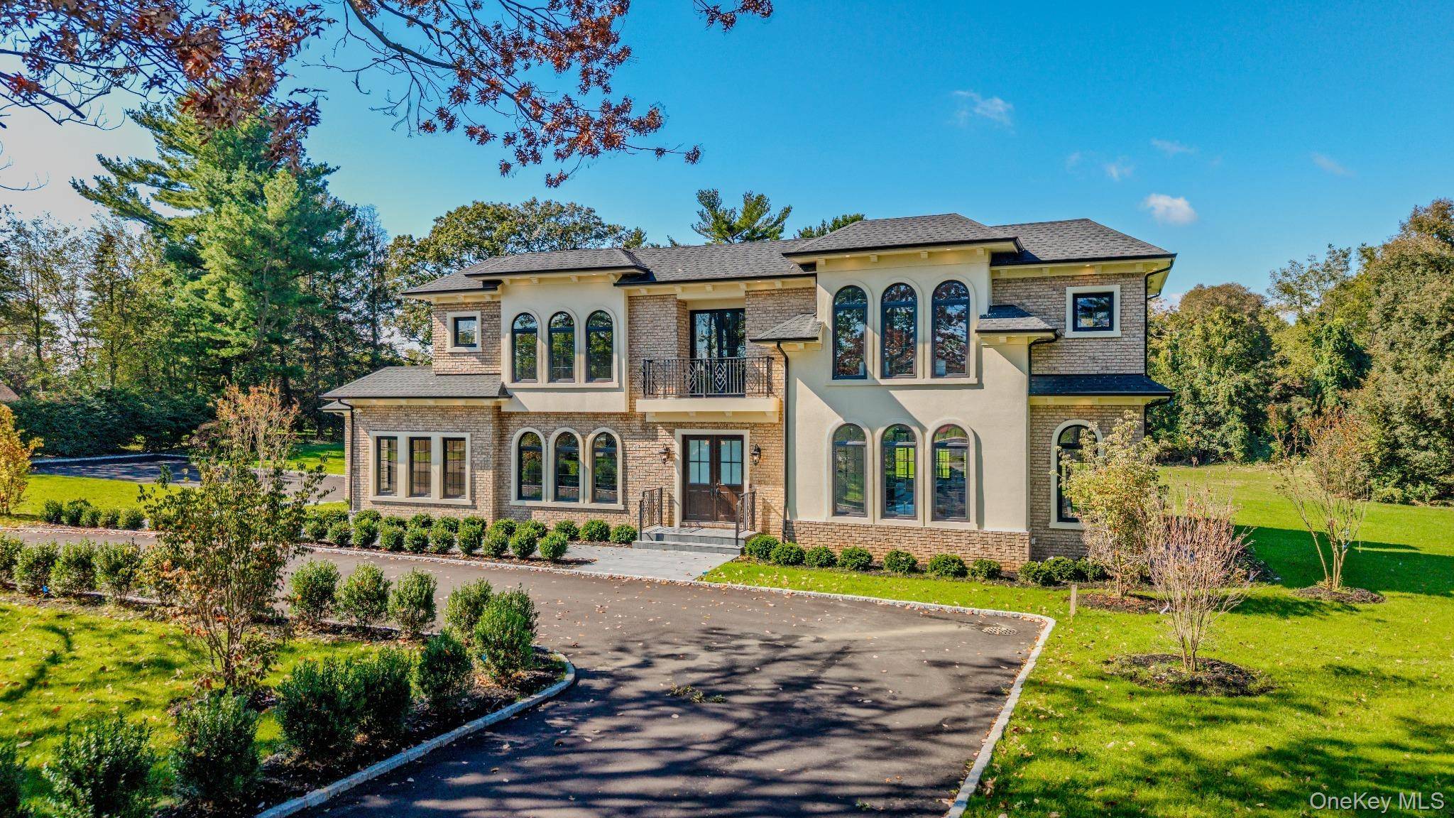 26 Bacon RD, Old Westbury, NY 11568