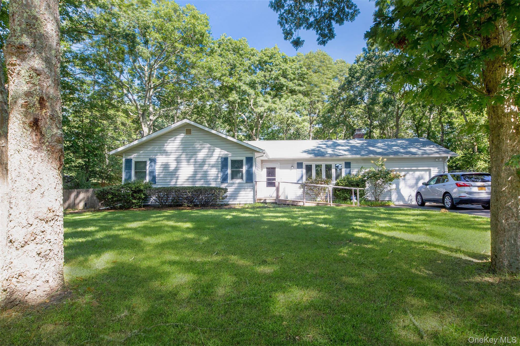 42 Squires AVE, East Quogue, NY 11942