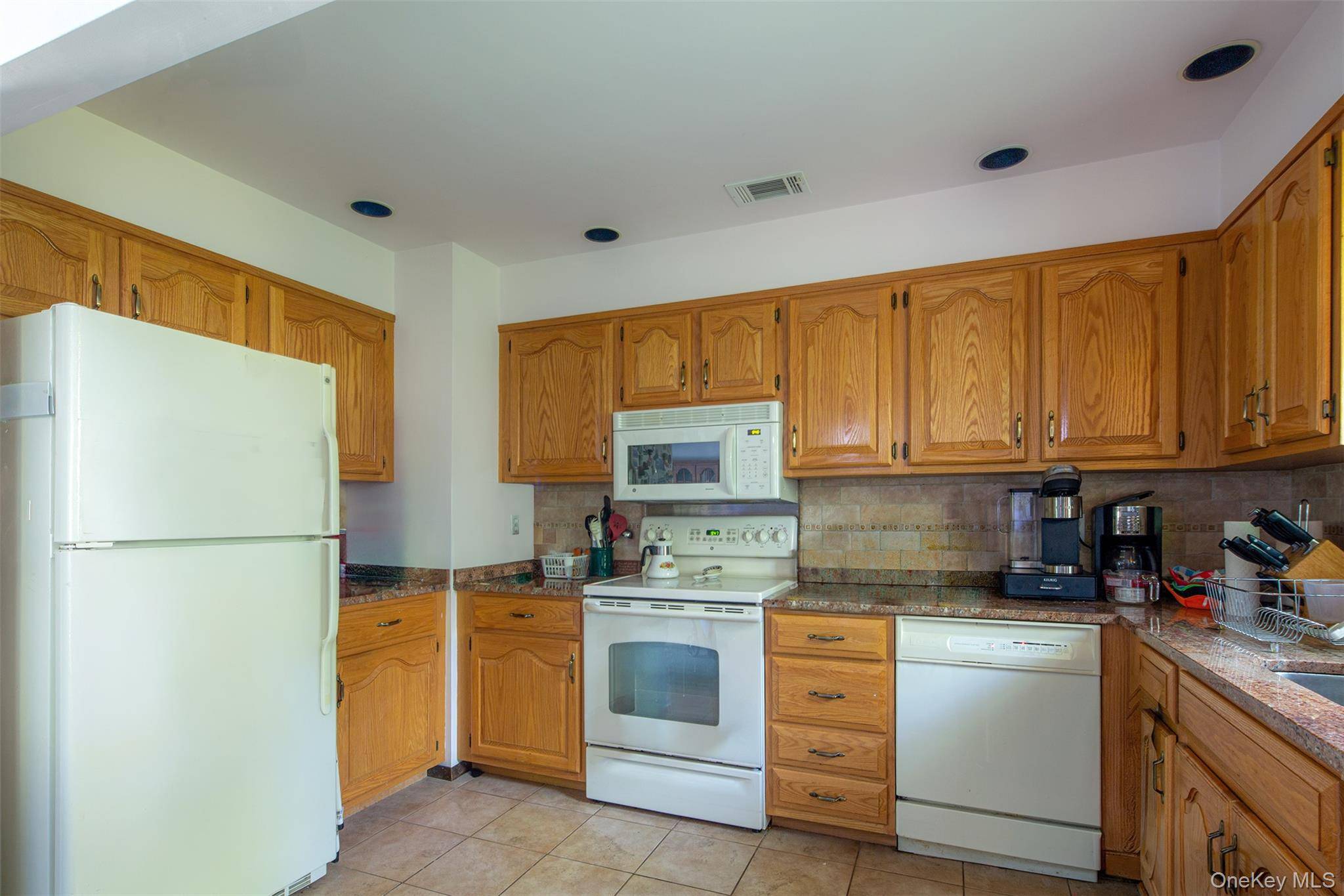 42 Squires AVE, East Quogue, NY 11942