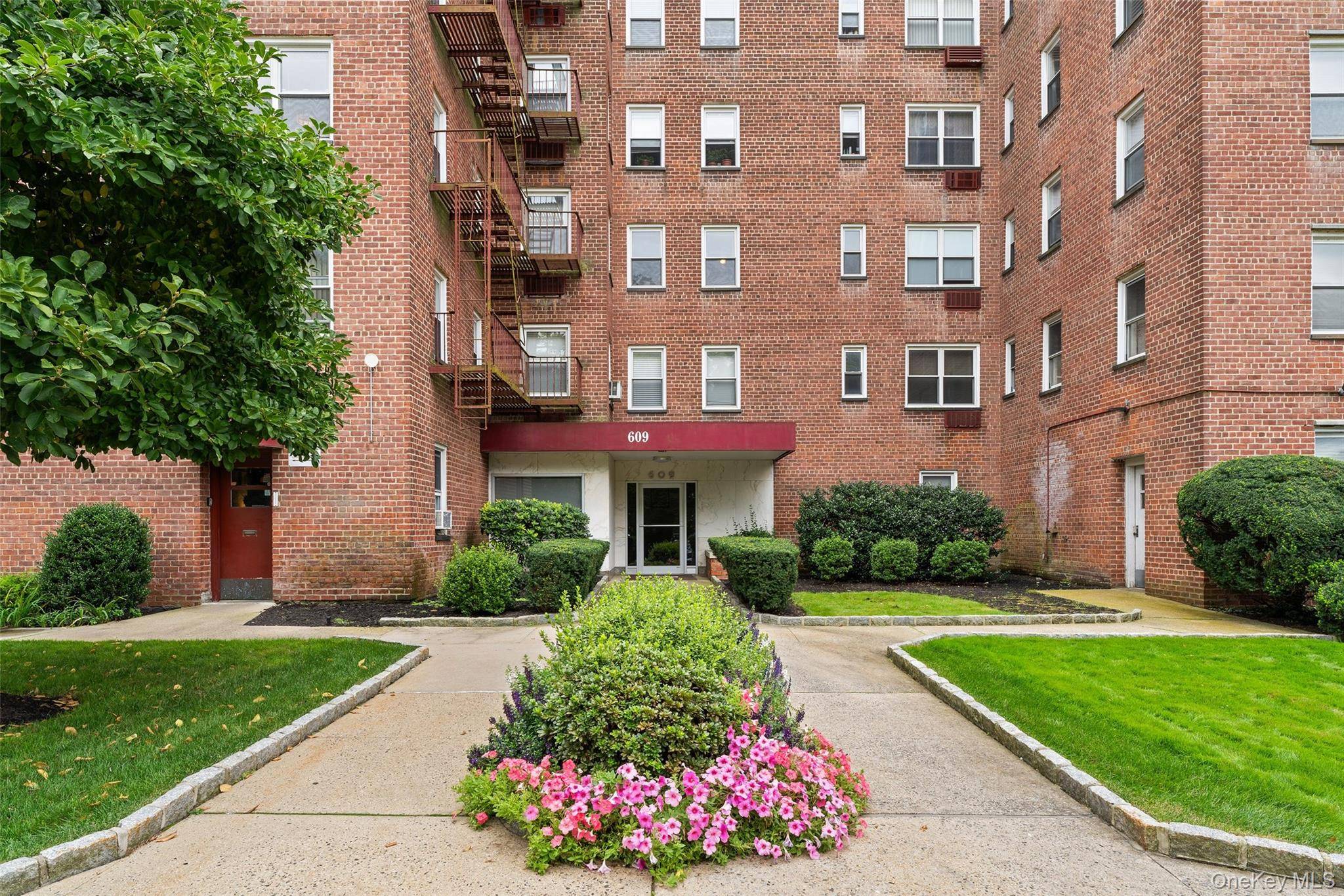 609 Palmer #7D, Yonkers, NY 10701
