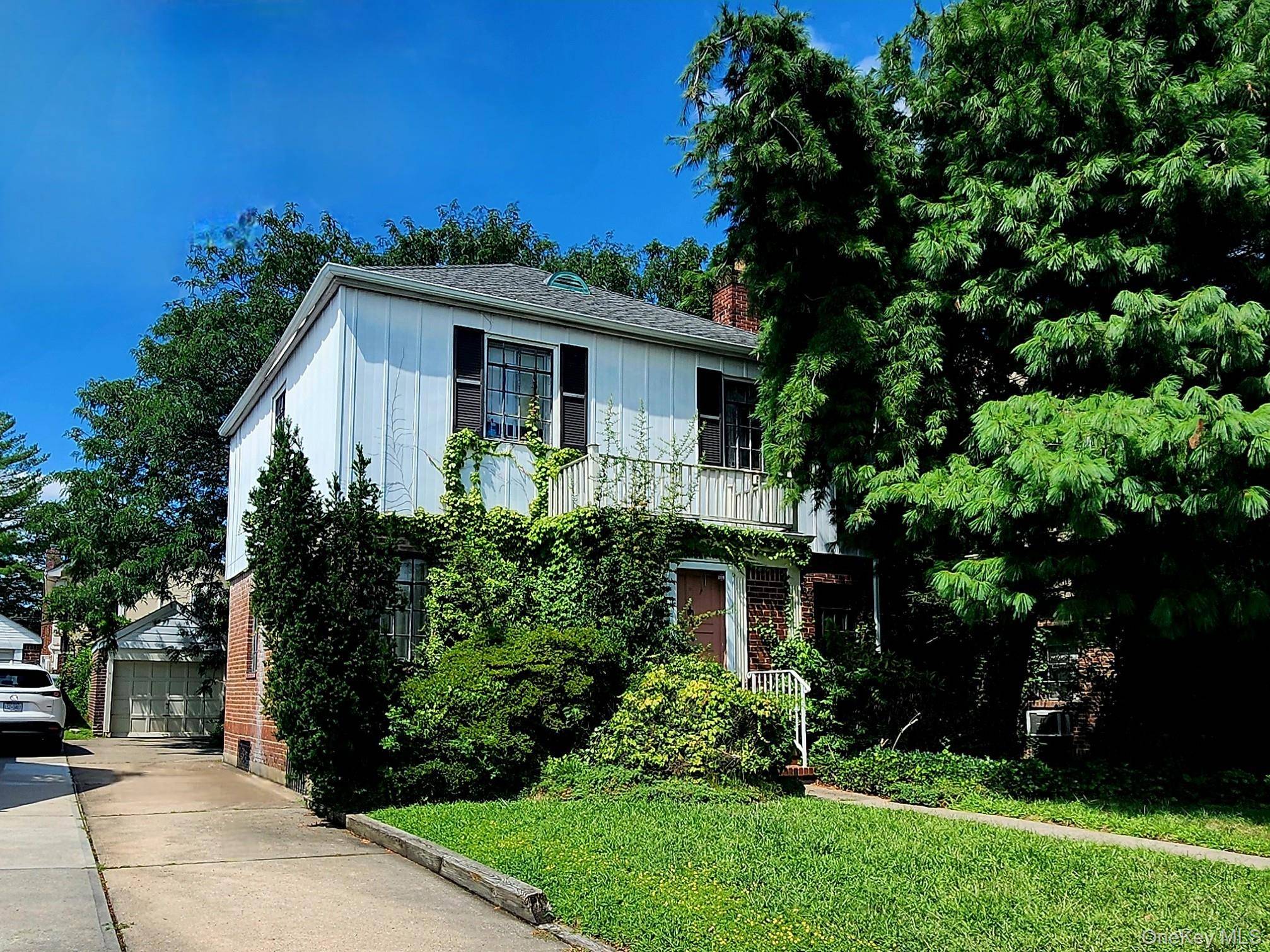 7516 175th ST, Fresh Meadows, NY 11366