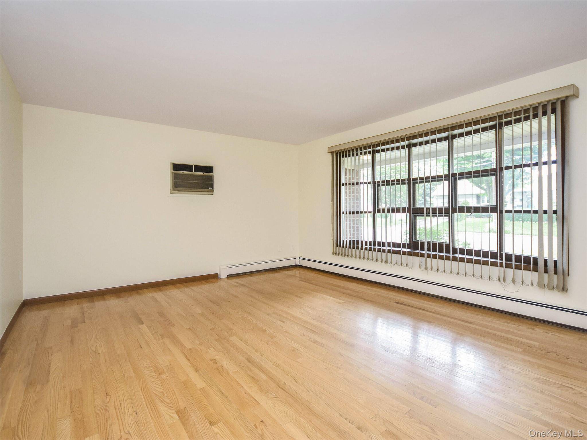 60 Smith ST, Glen Cove, NY 11542