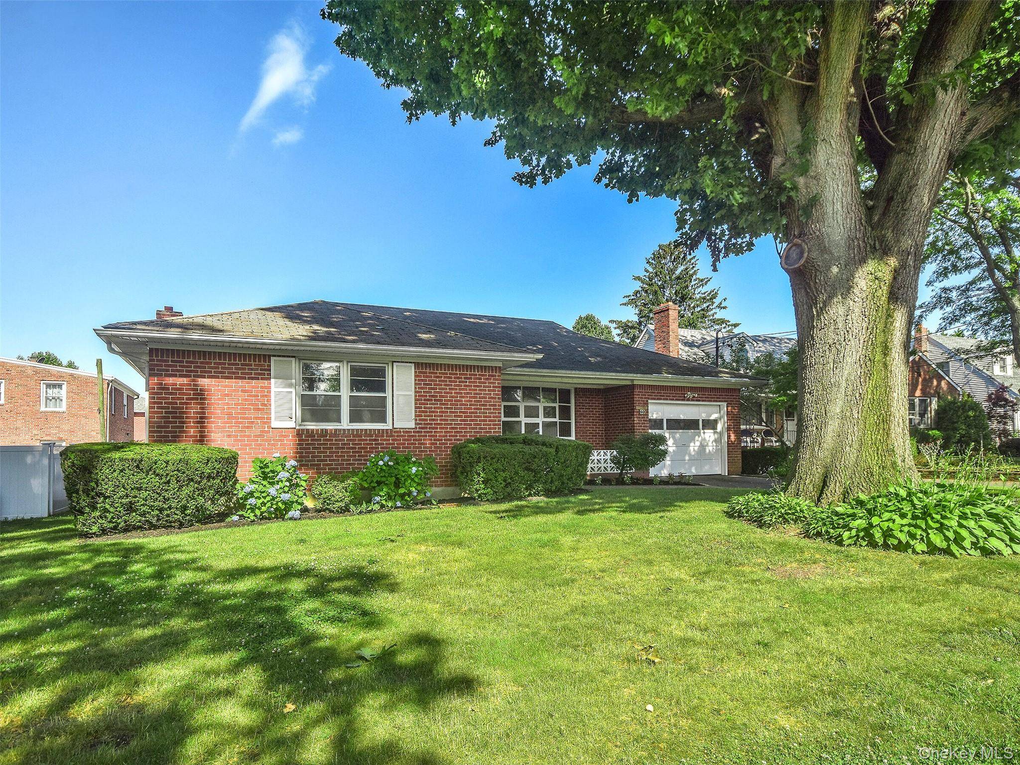 60 Smith ST, Glen Cove, NY 11542
