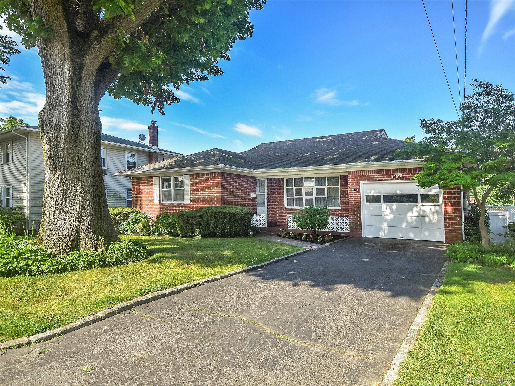 60 Smith ST, Glen Cove, NY 11542