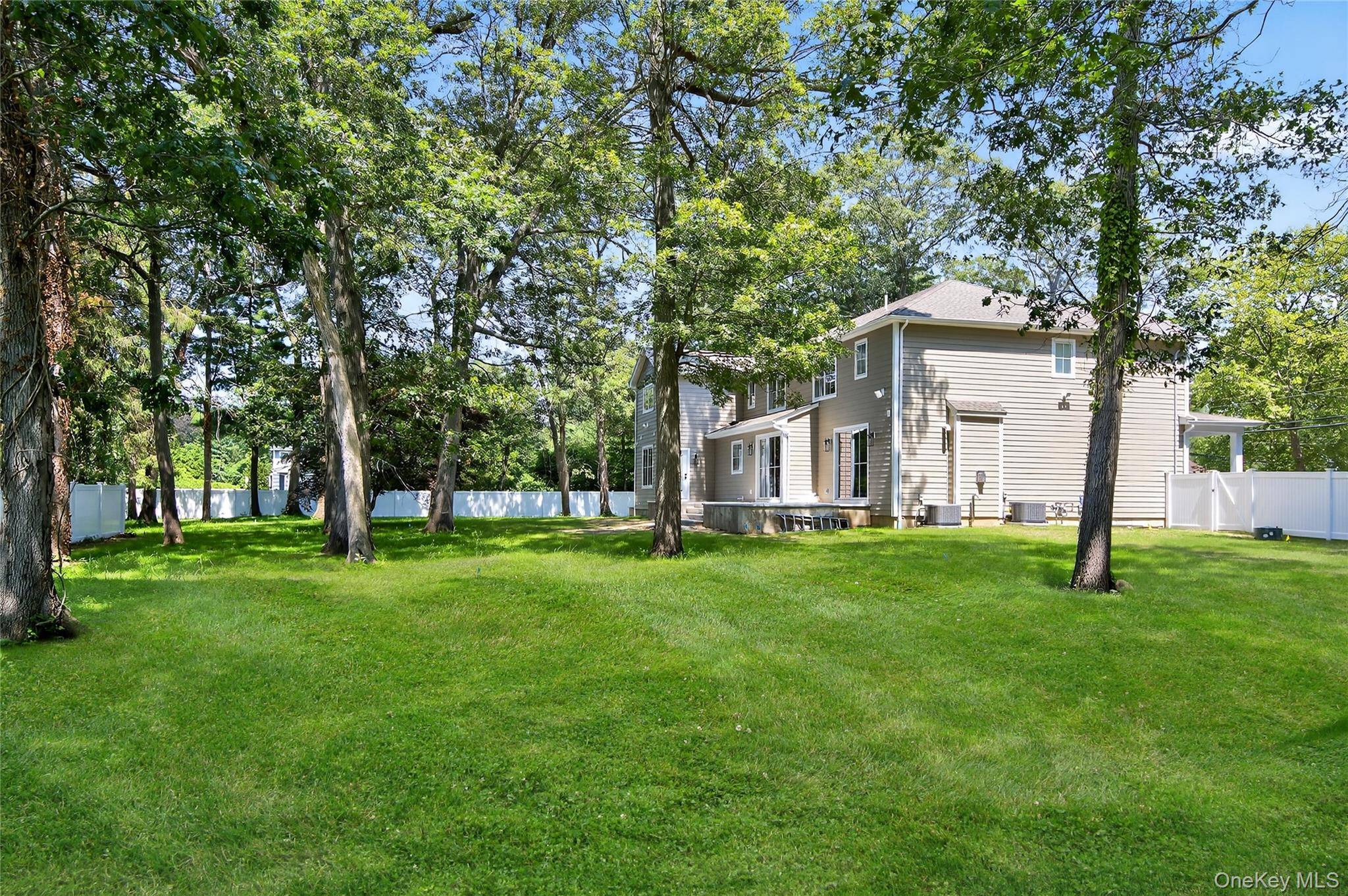 654 Caledonia RD, Dix Hills, NY 11746
