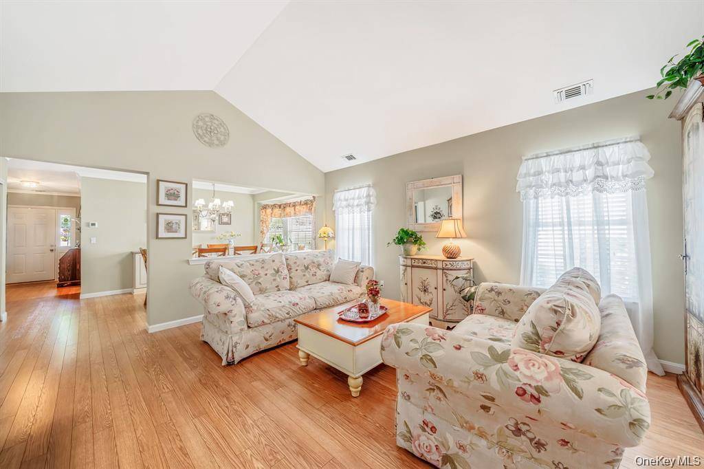 63 Madison CIR, Middle Island, NY 11953